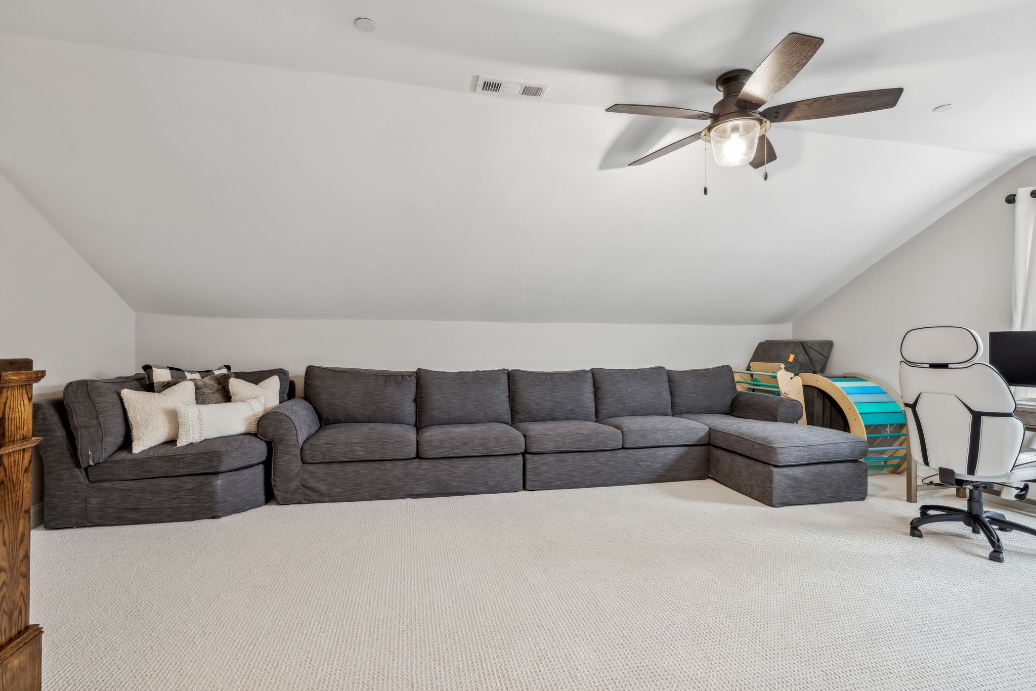 807 Caledonian Ct