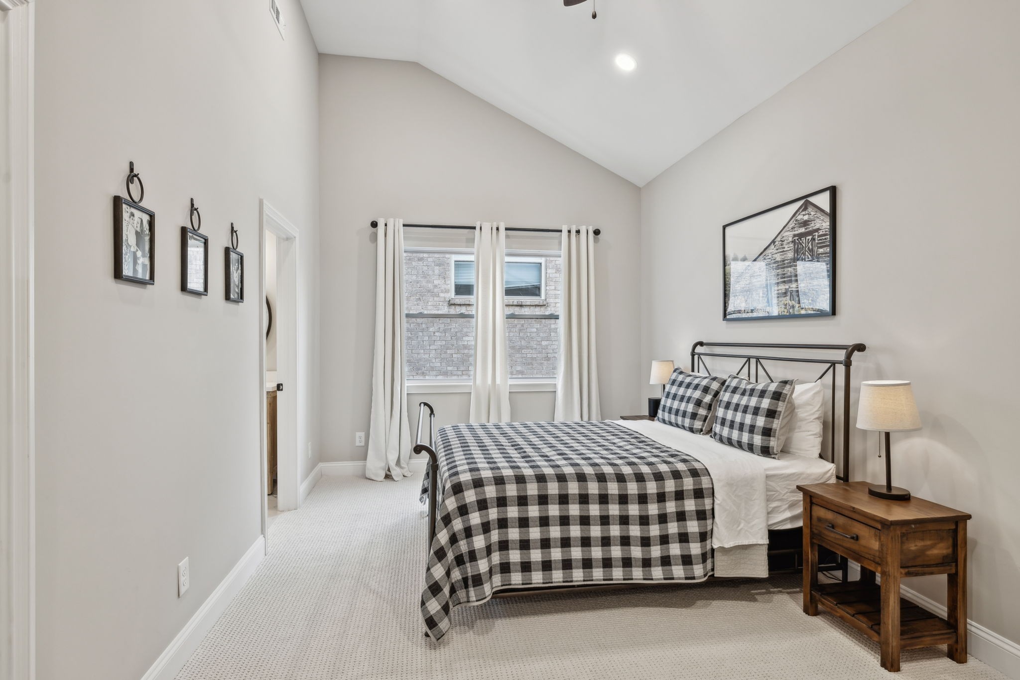 807 Caledonian Ct