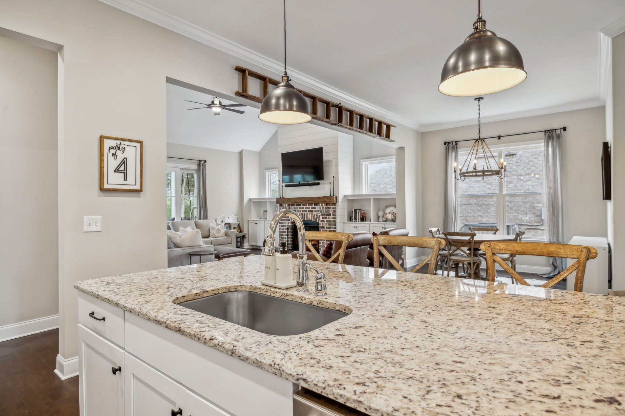 807 Caledonian Ct