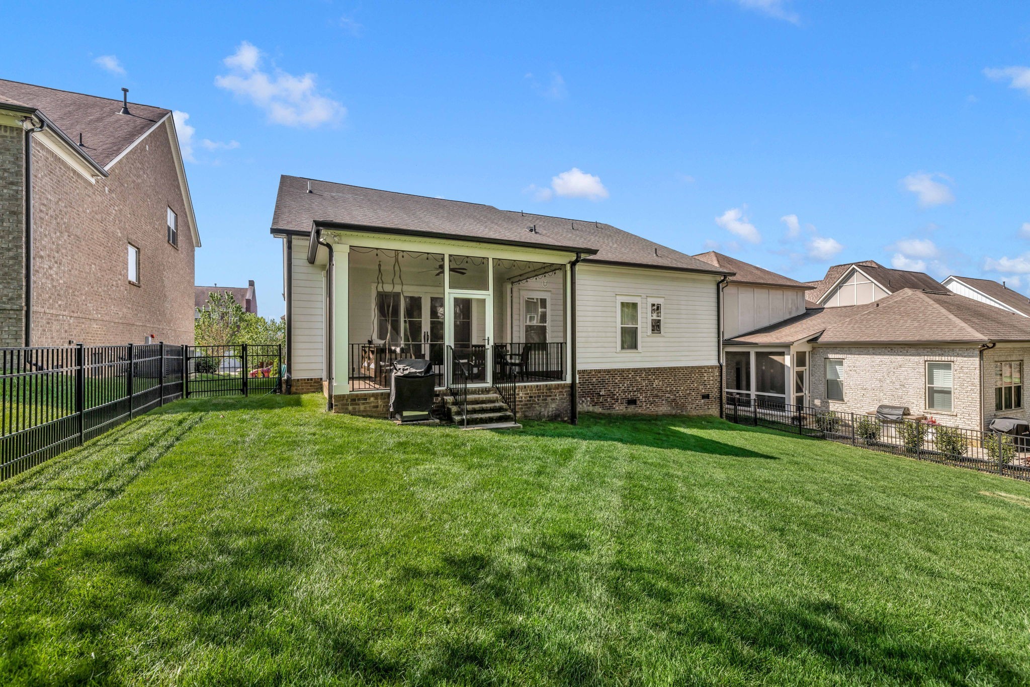 807 Caledonian Ct