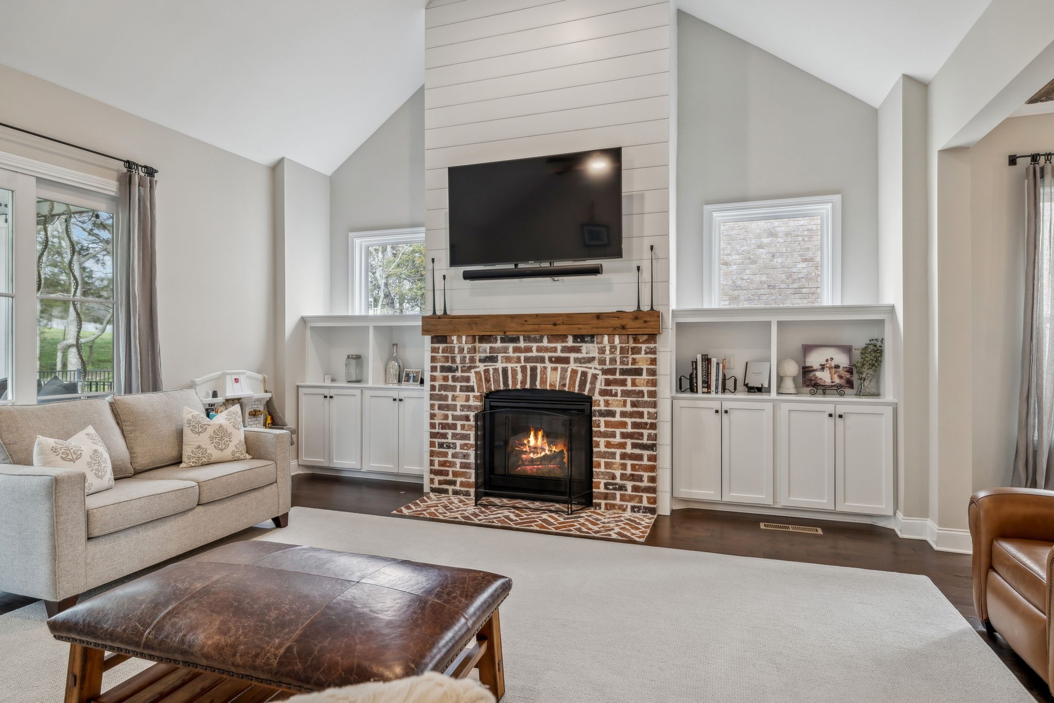 807 Caledonian Ct