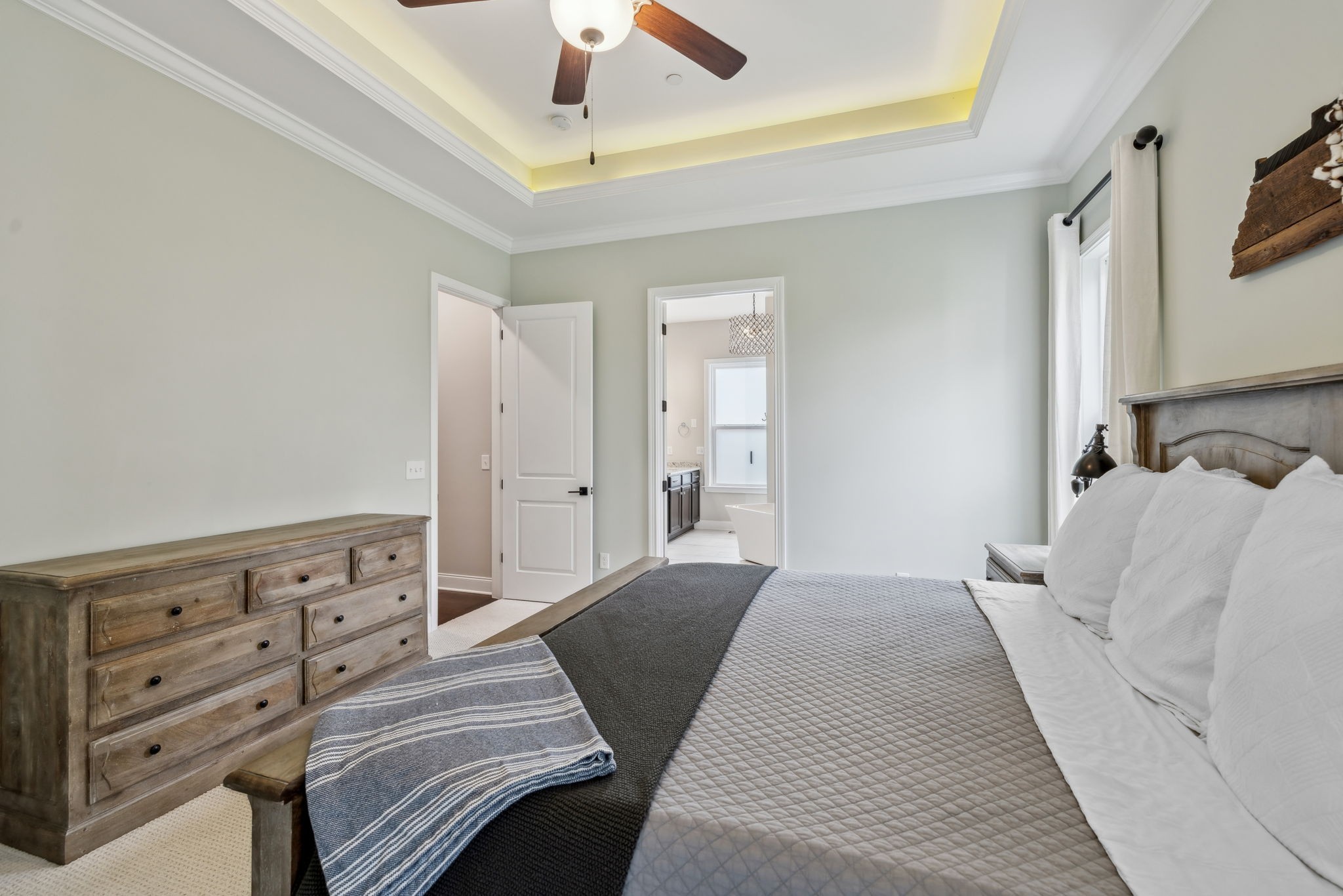 807 Caledonian Ct