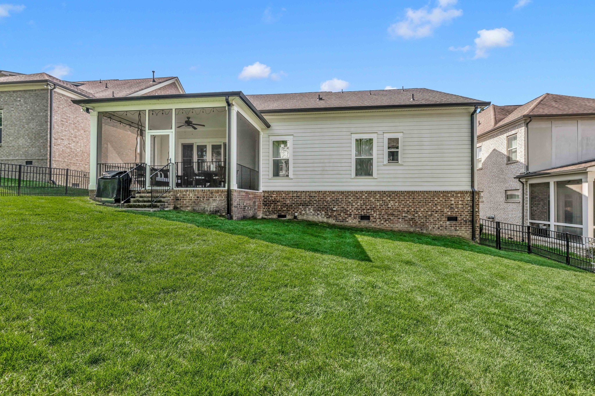 807 Caledonian Ct