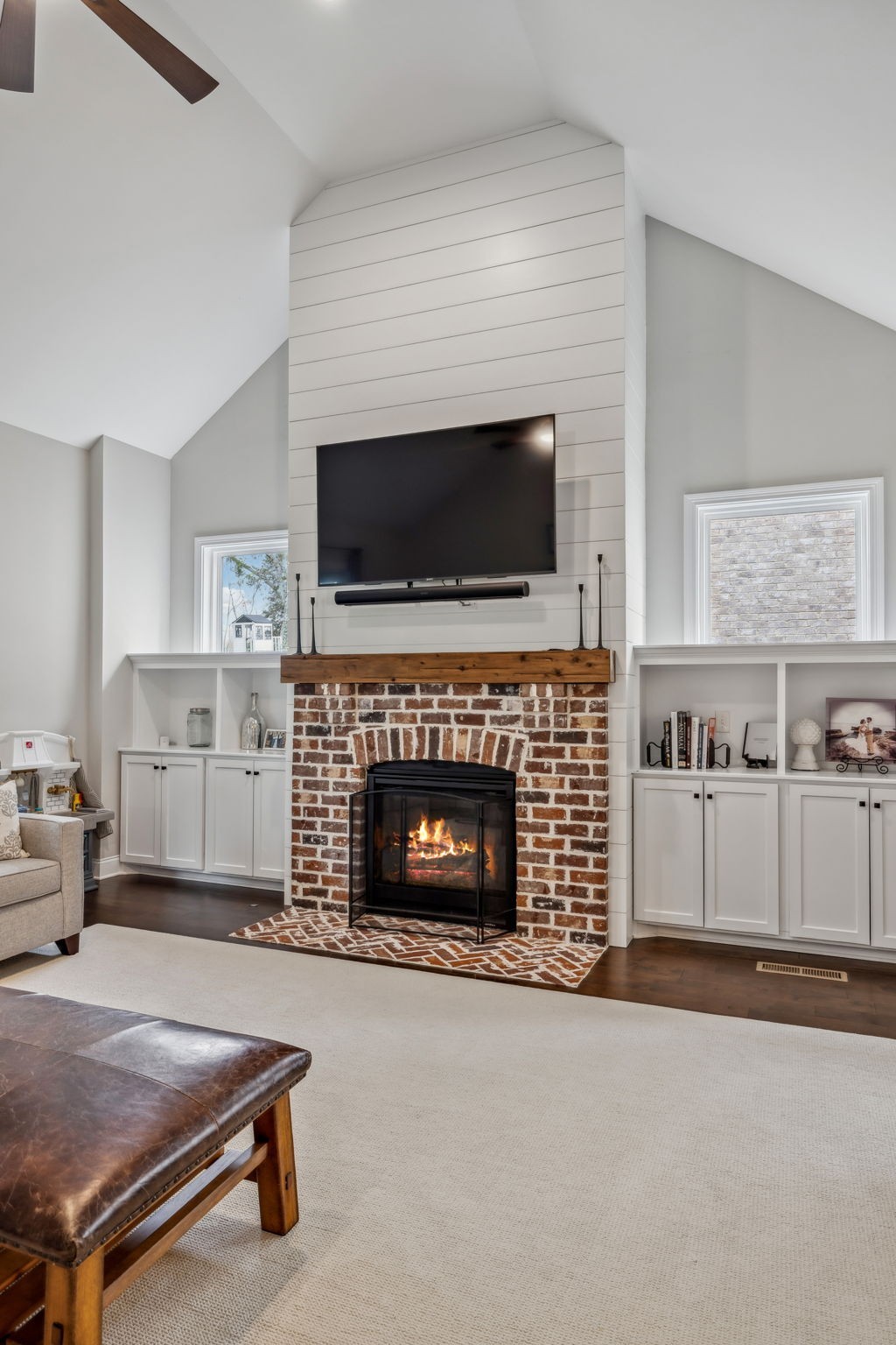 807 Caledonian Ct