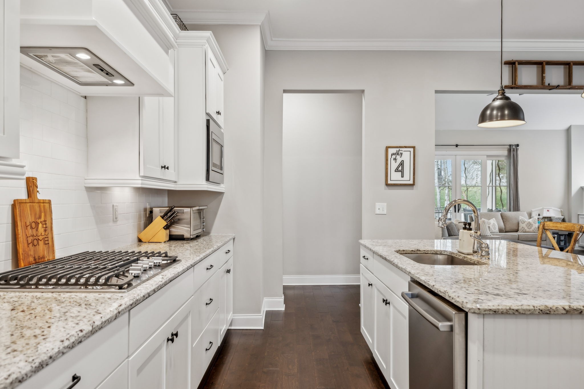 807 Caledonian Ct