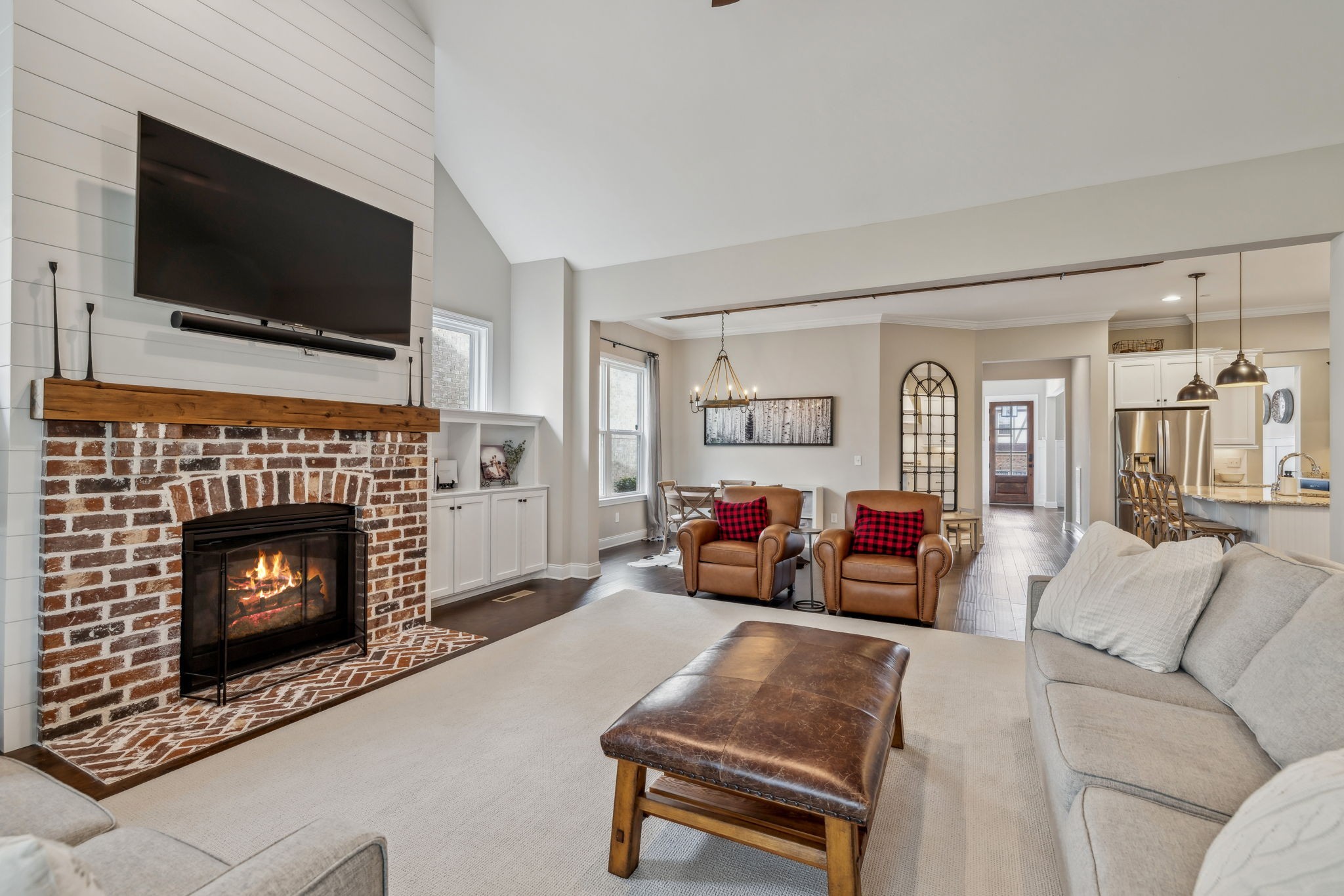 807 Caledonian Ct