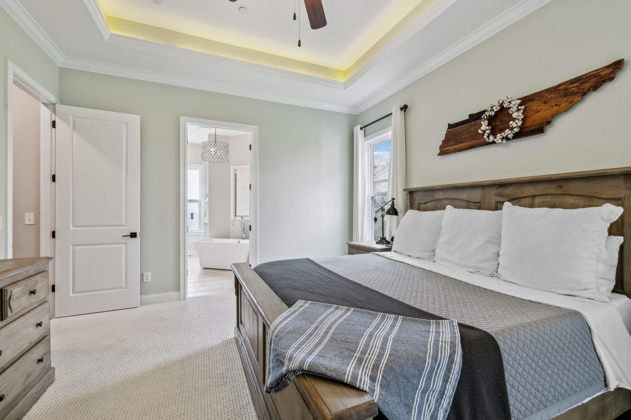 807 Caledonian Ct