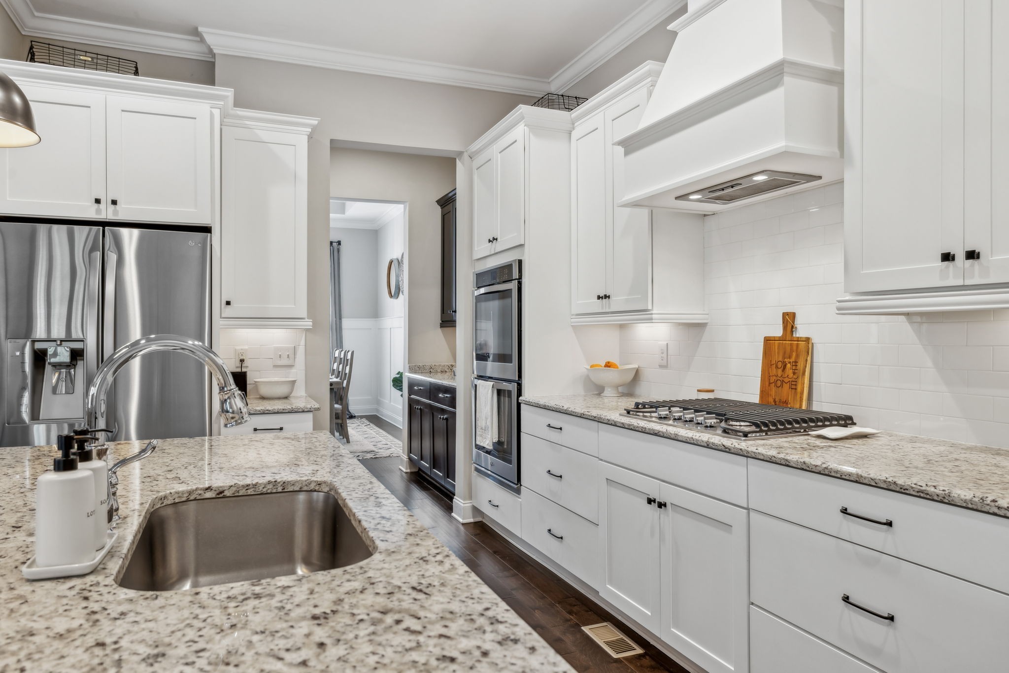 807 Caledonian Ct