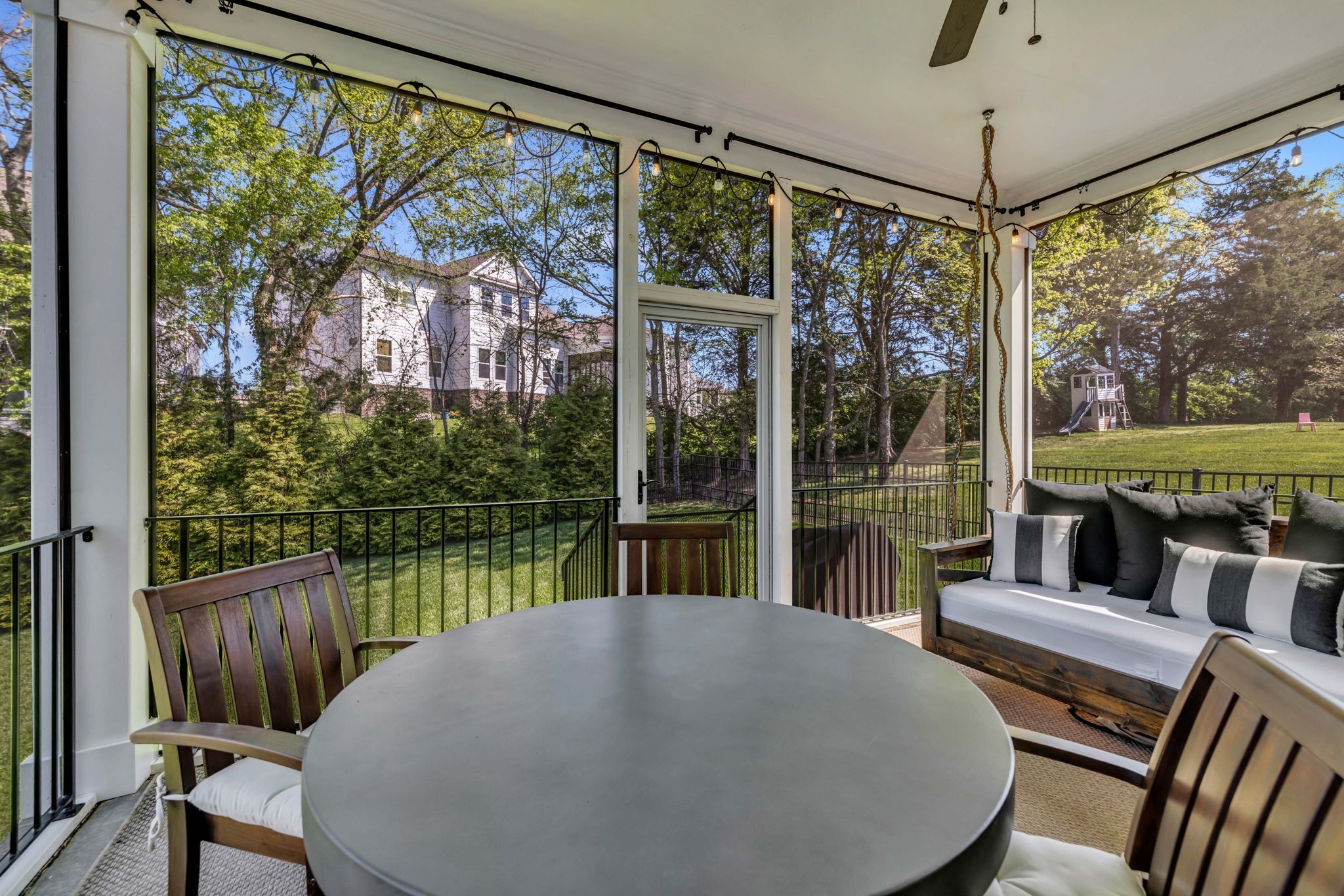 807 Caledonian Ct
