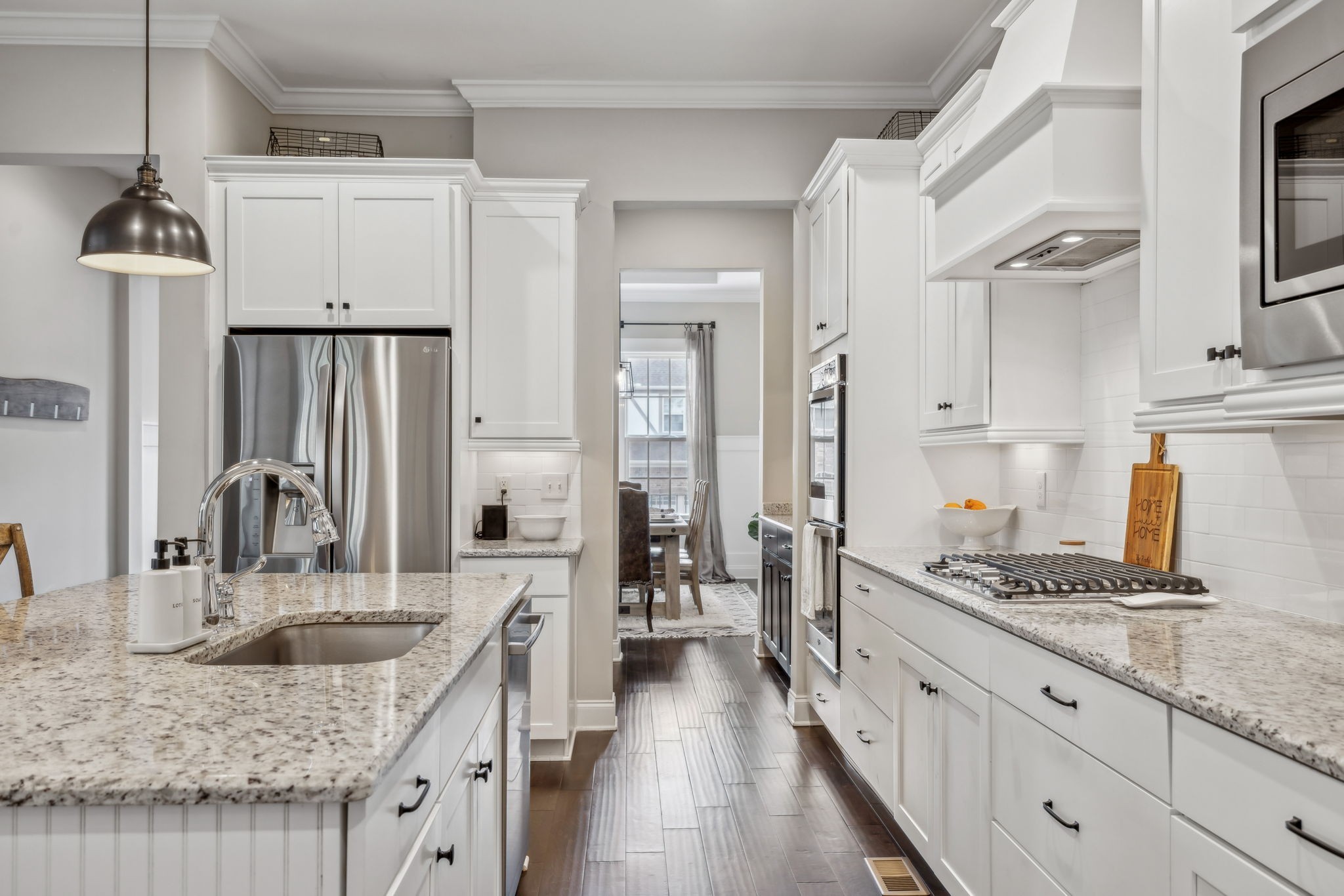 807 Caledonian Ct