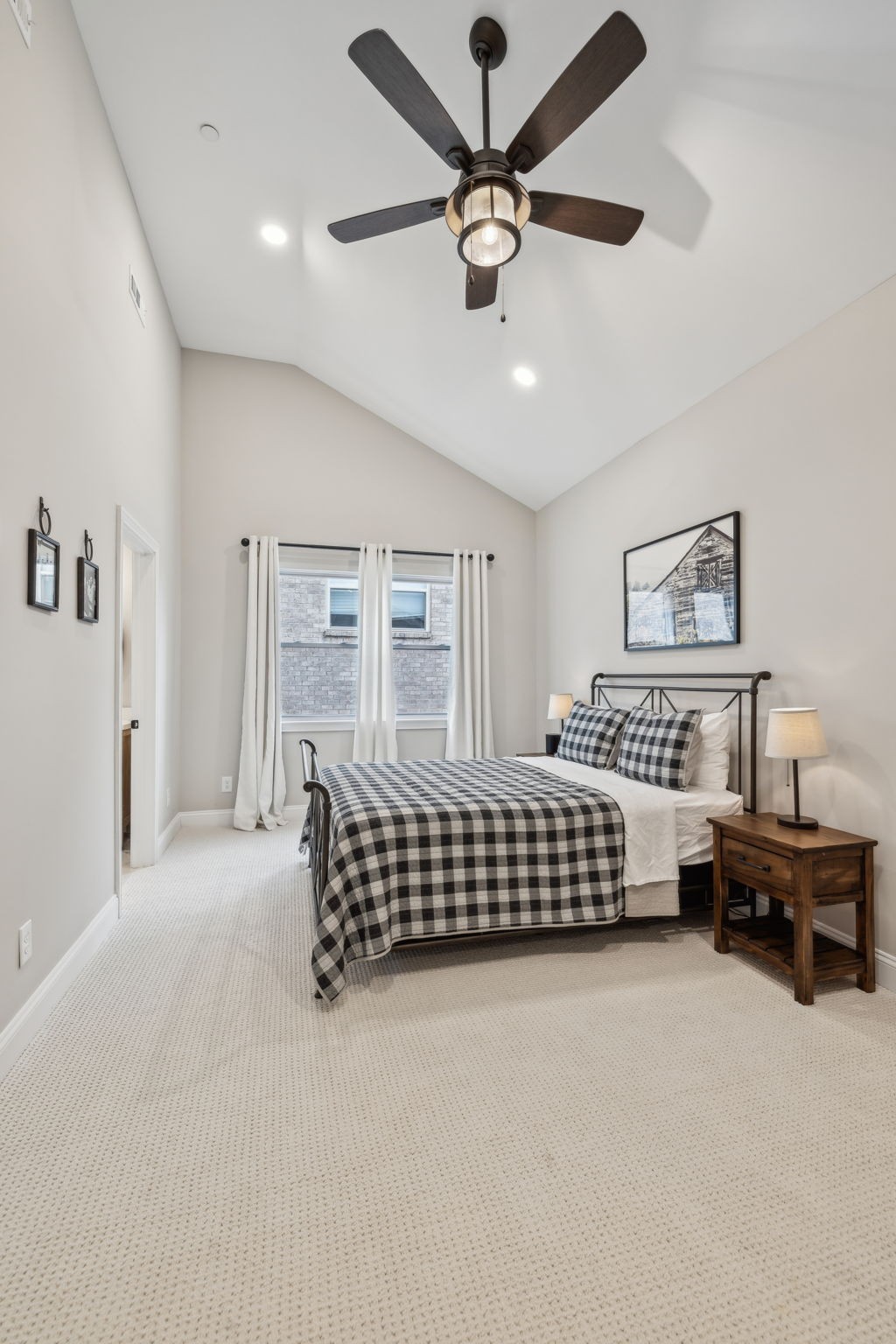 807 Caledonian Ct