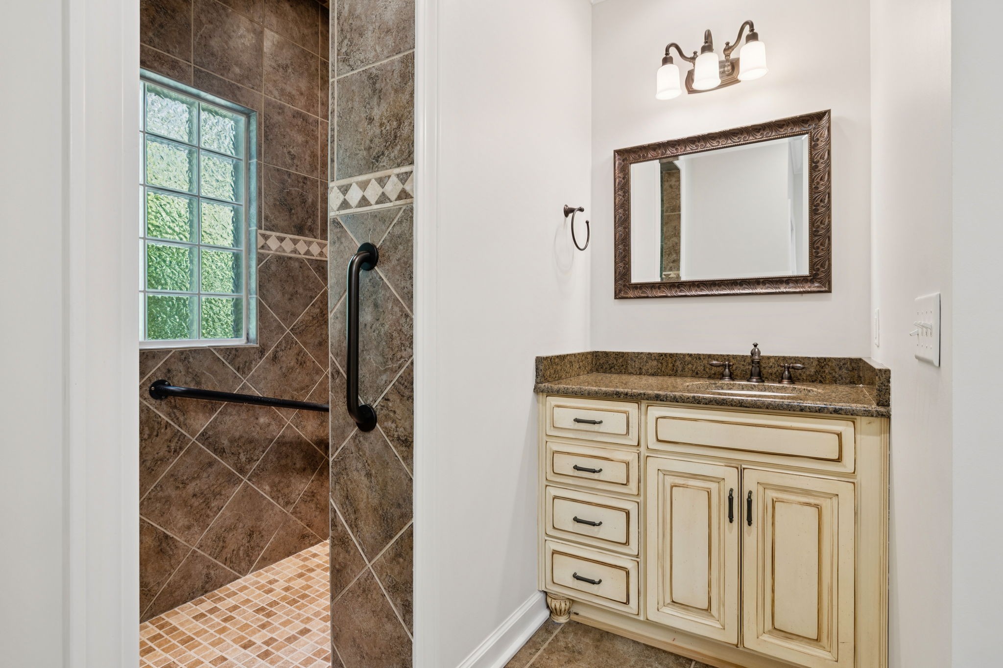 3017 Liberty Hills Dr