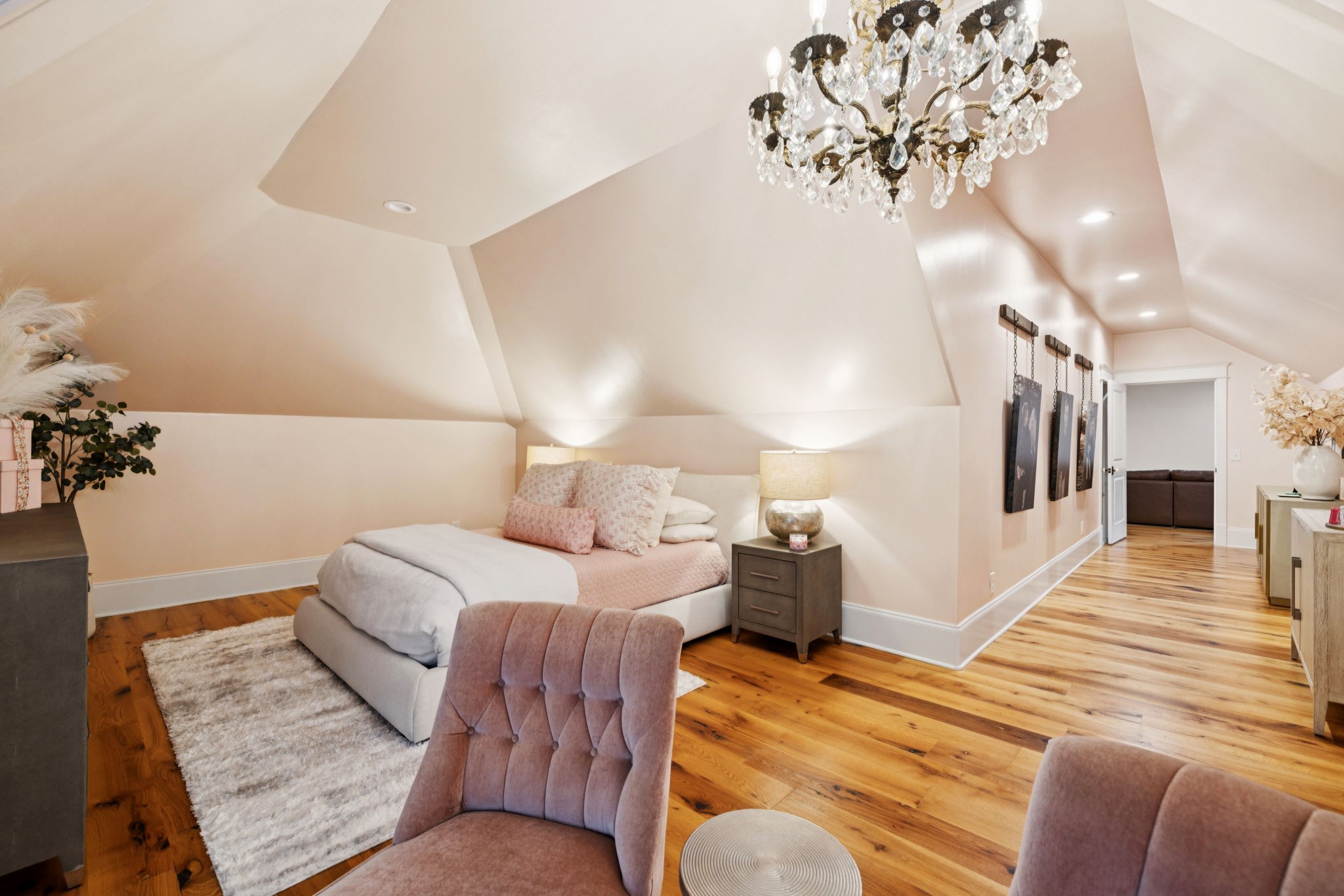 7011 Lindley Hill Ln