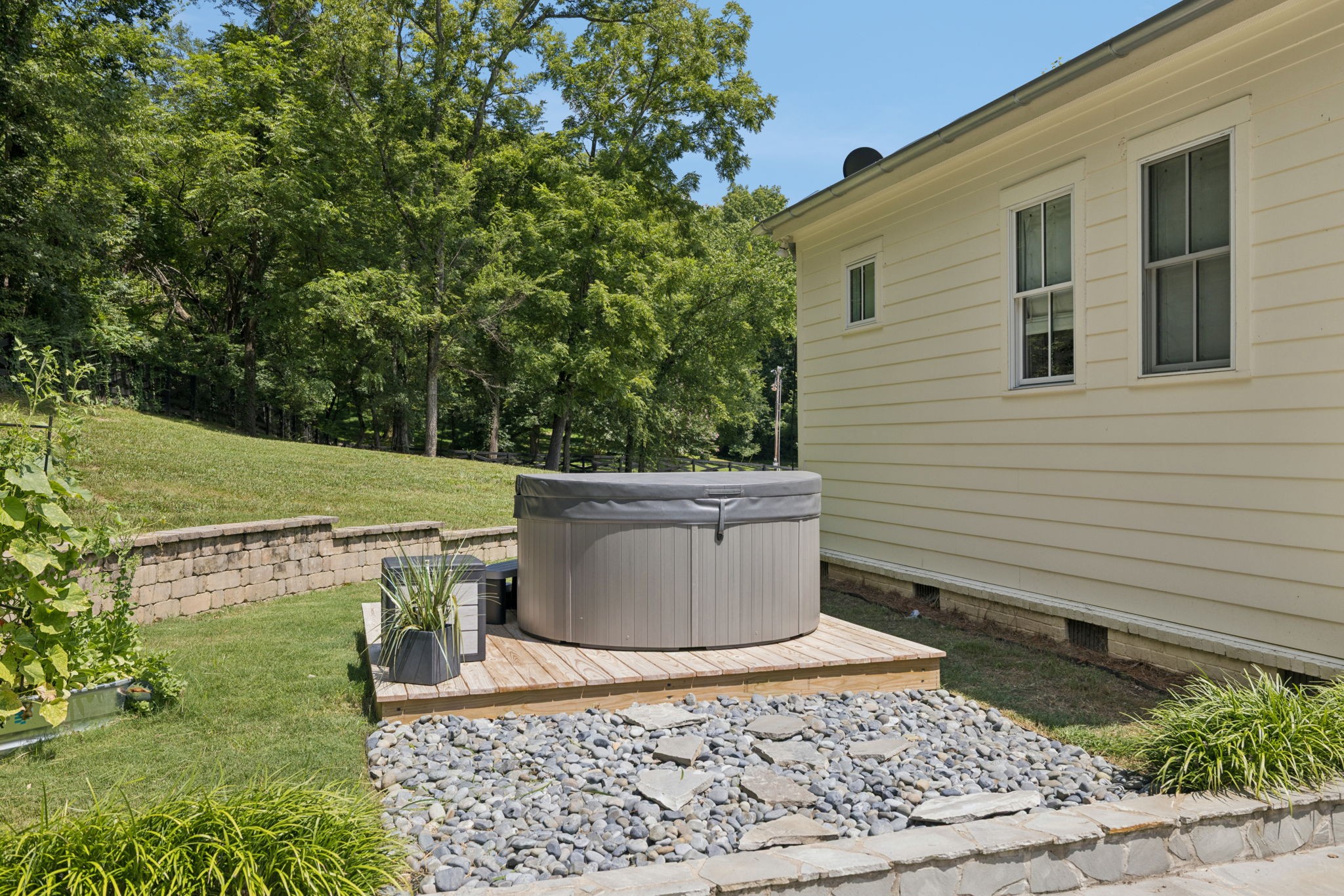 7011 Lindley Hill Ln