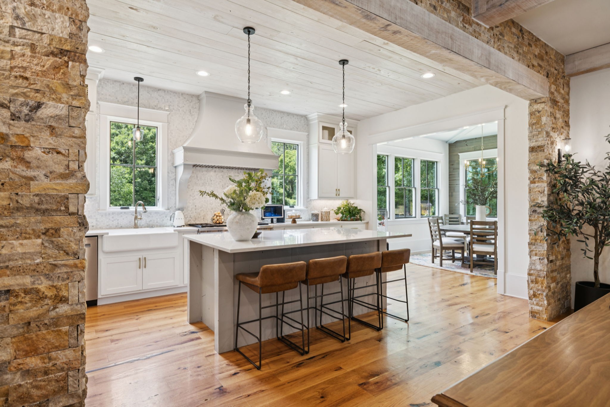 7011 Lindley Hill Ln