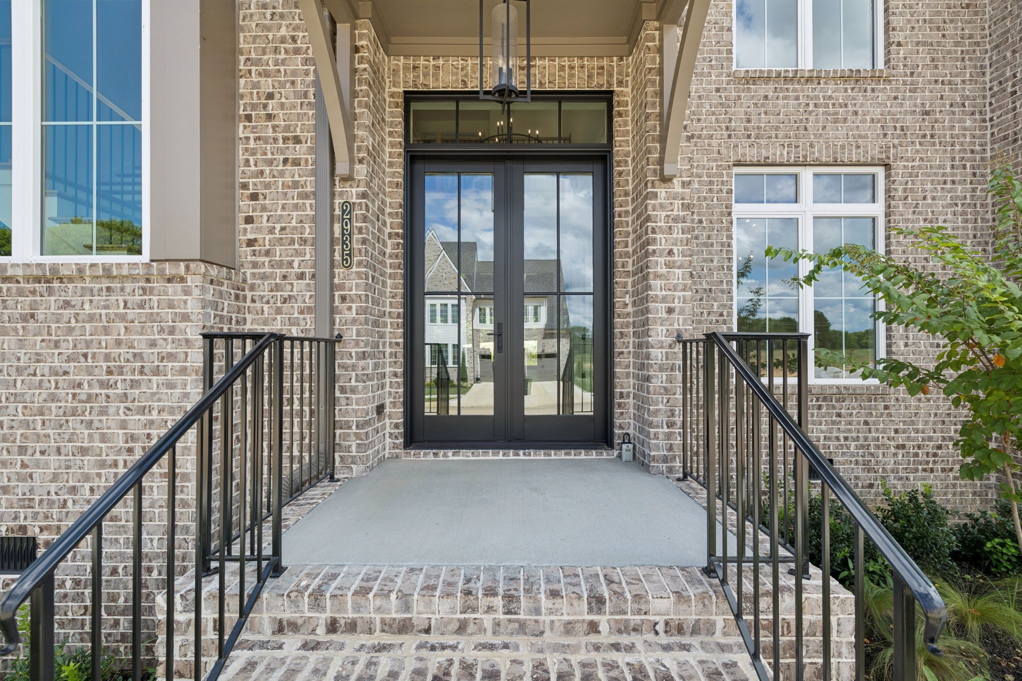 2935 Avenue Downs Dr