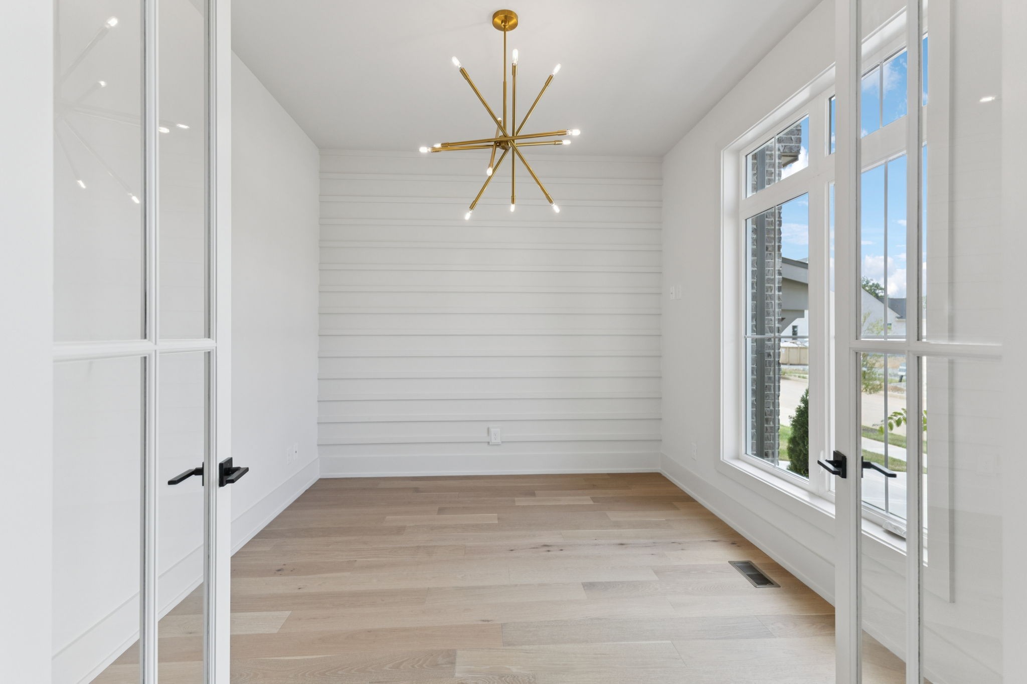 2935 Avenue Downs Dr