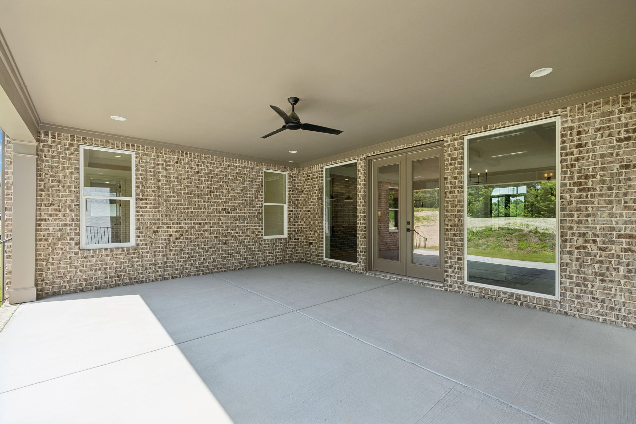 2935 Avenue Downs Dr