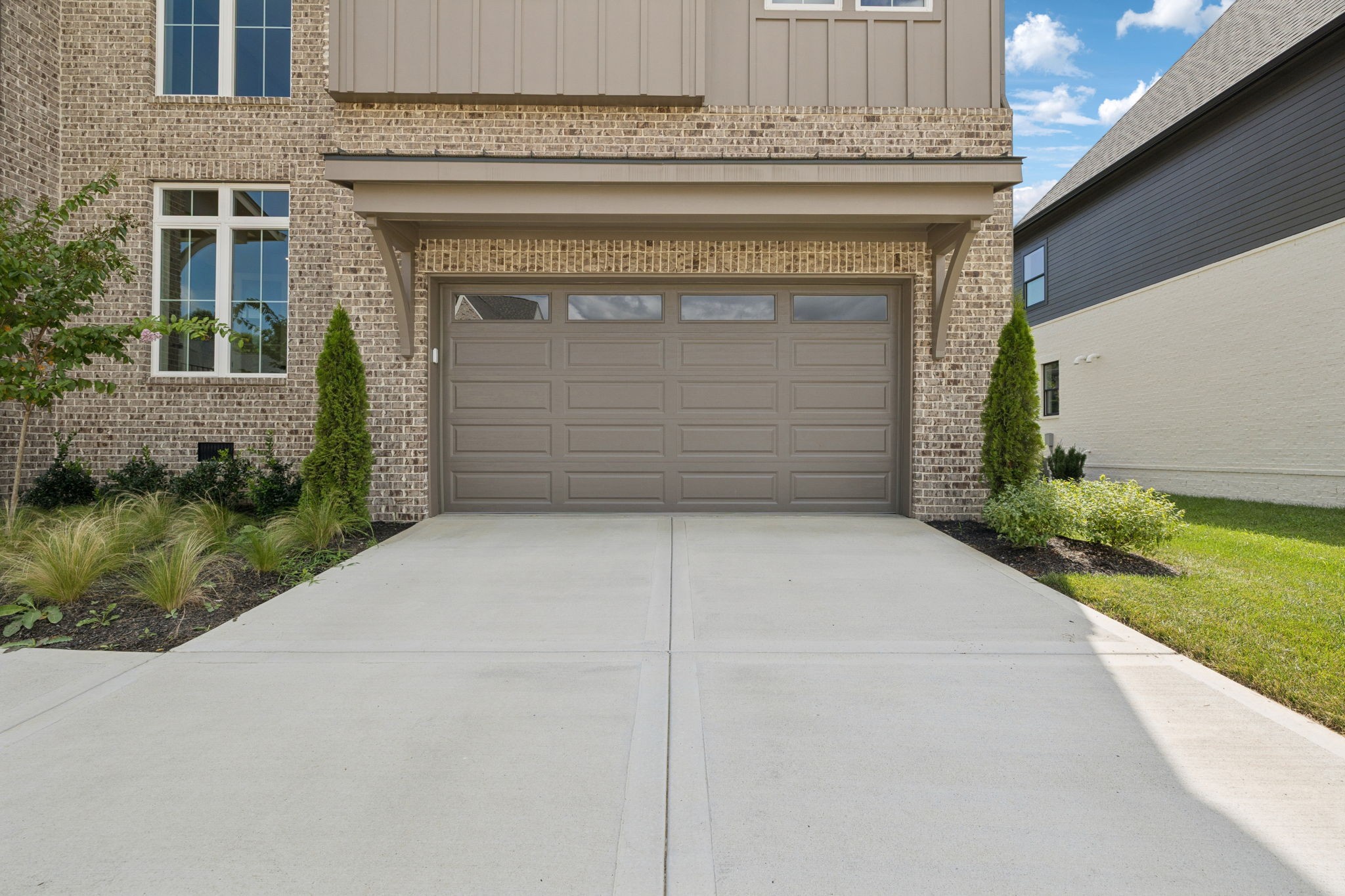 2935 Avenue Downs Dr