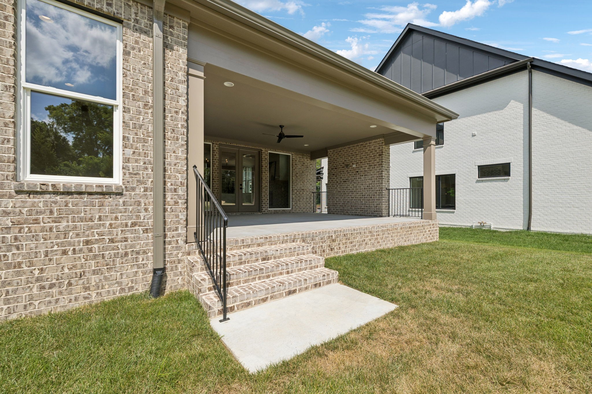 2935 Avenue Downs Dr