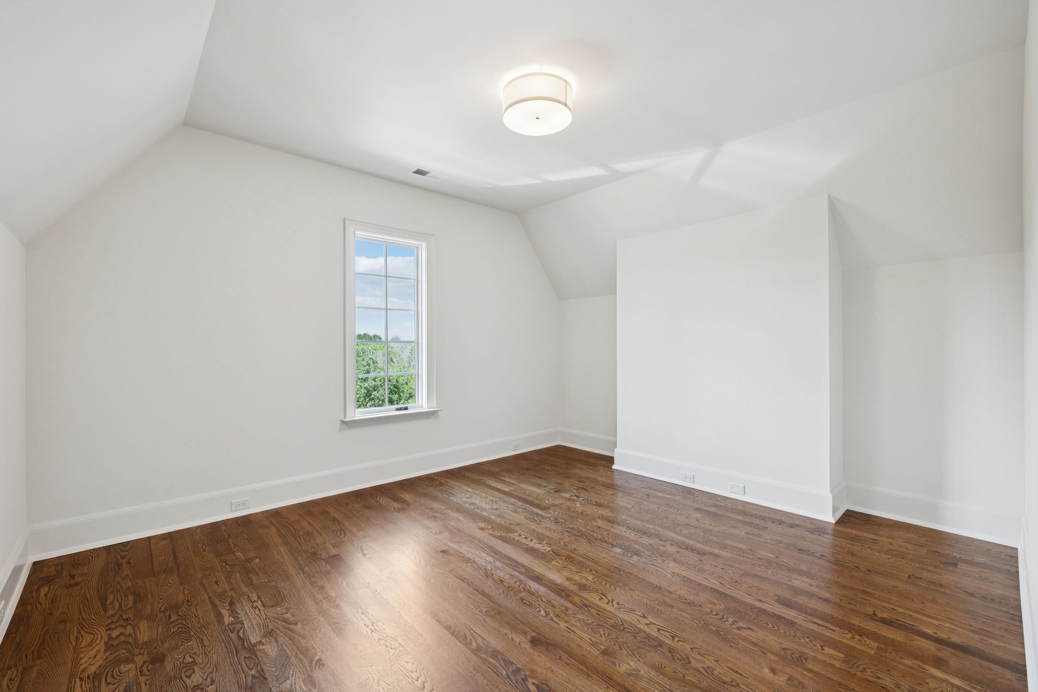 391 The Lady of the Lake Ln