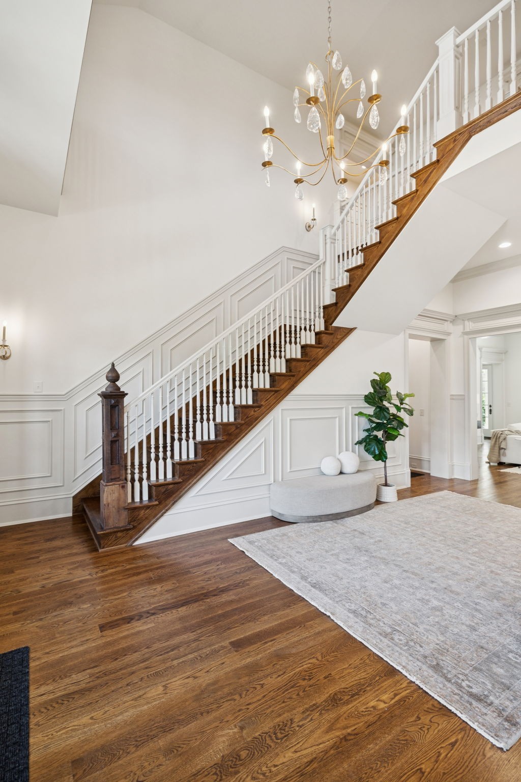 391 The Lady of the Lake Ln