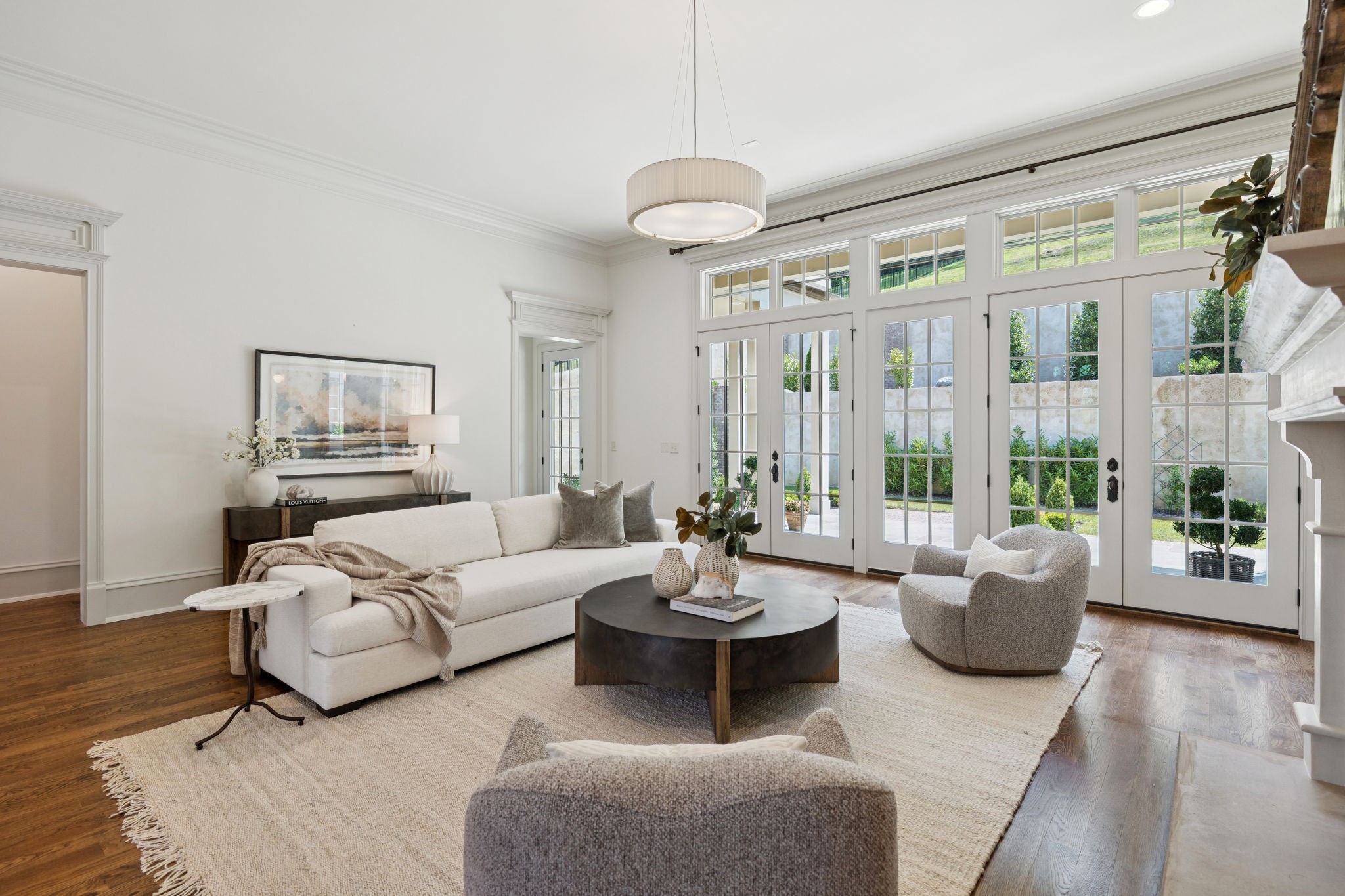 391 The Lady of the Lake Ln