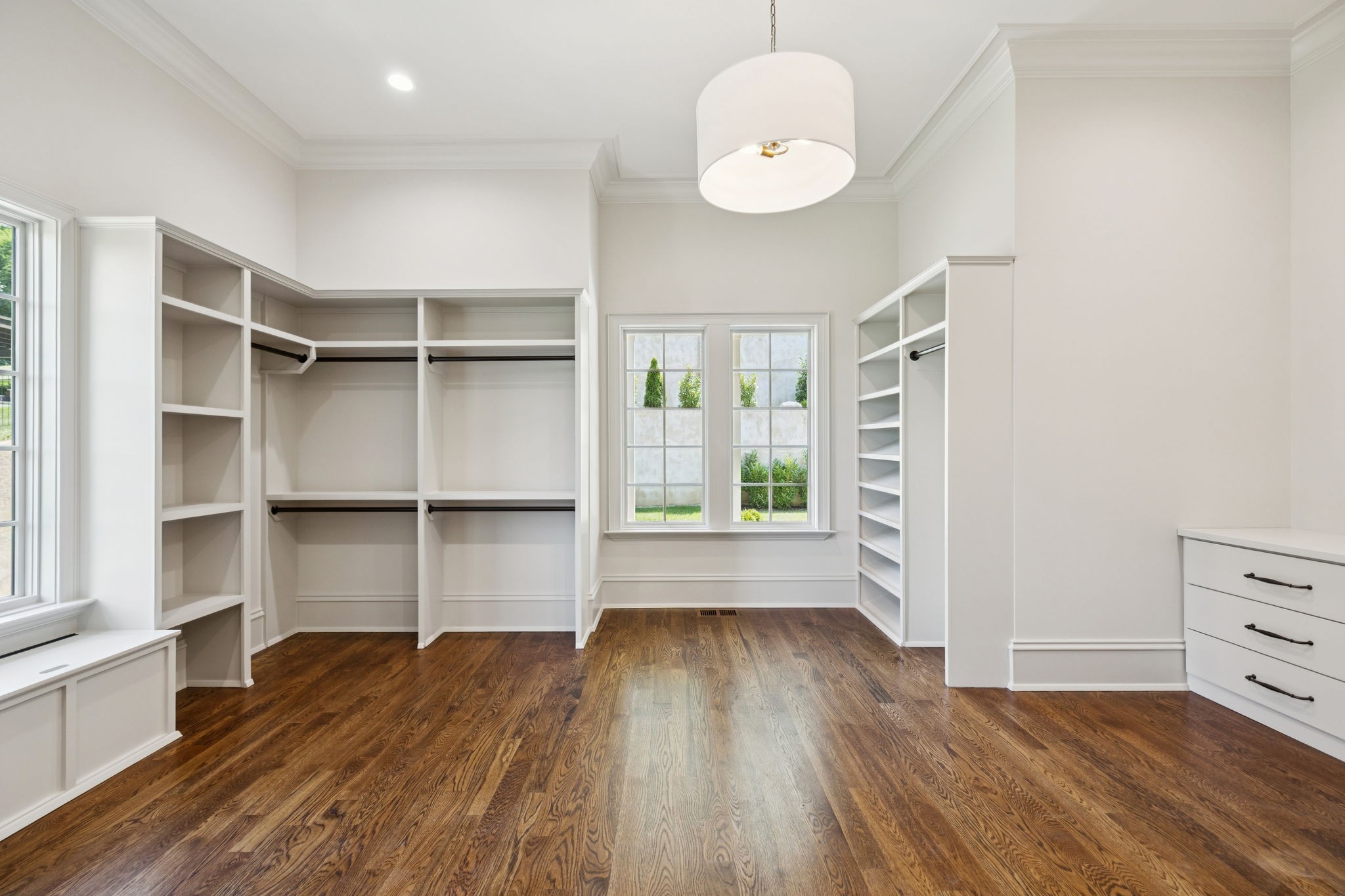 391 The Lady of the Lake Ln