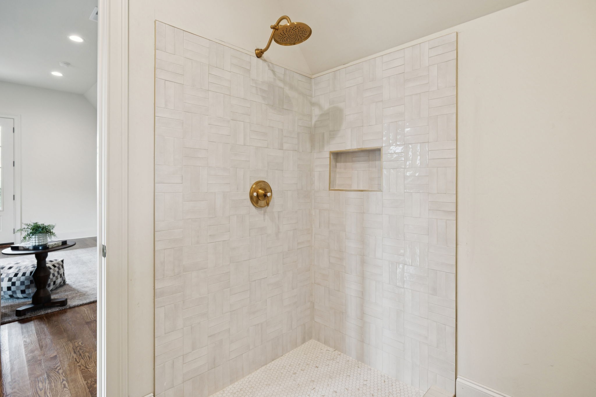 391 The Lady of the Lake Ln