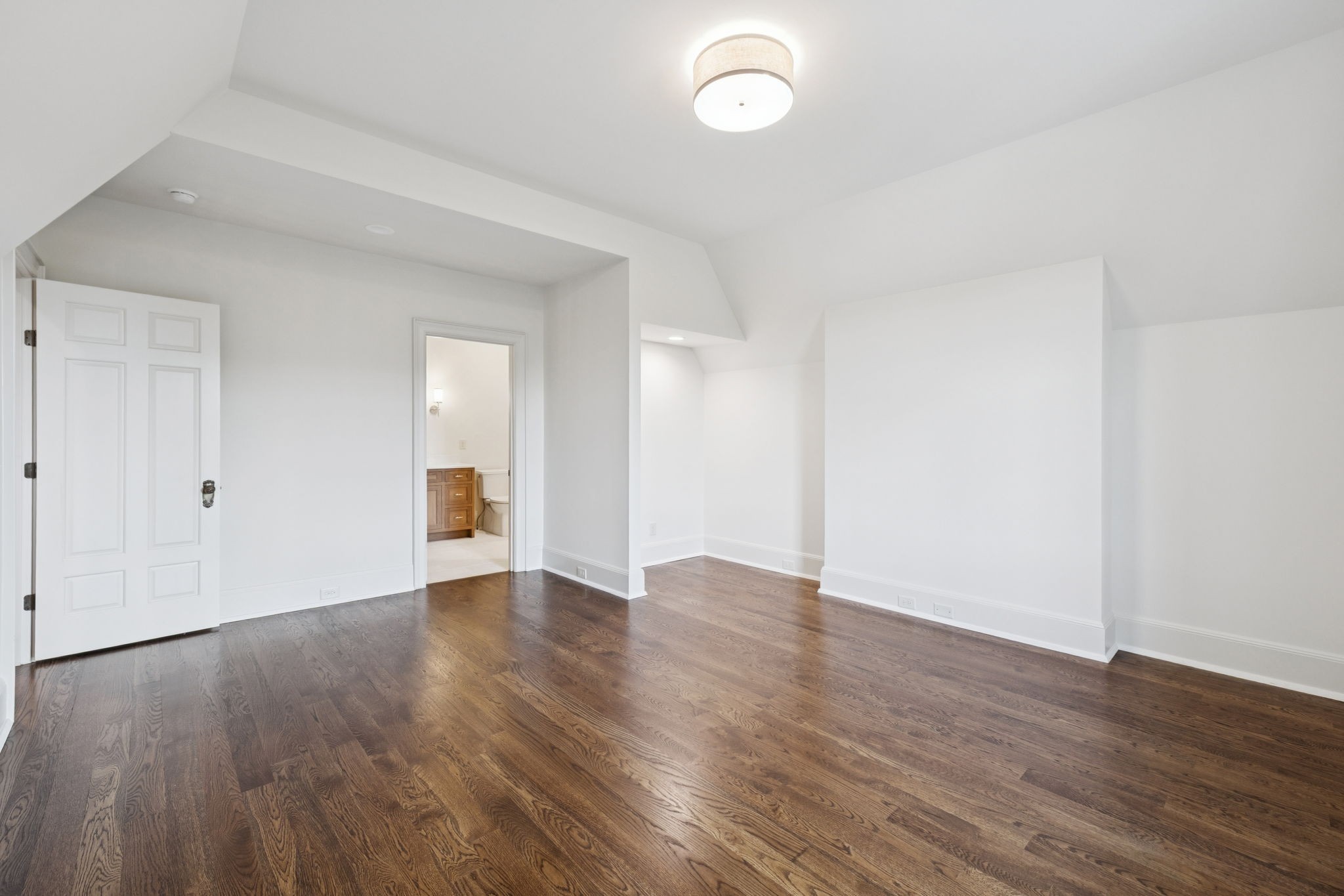 391 The Lady of the Lake Ln