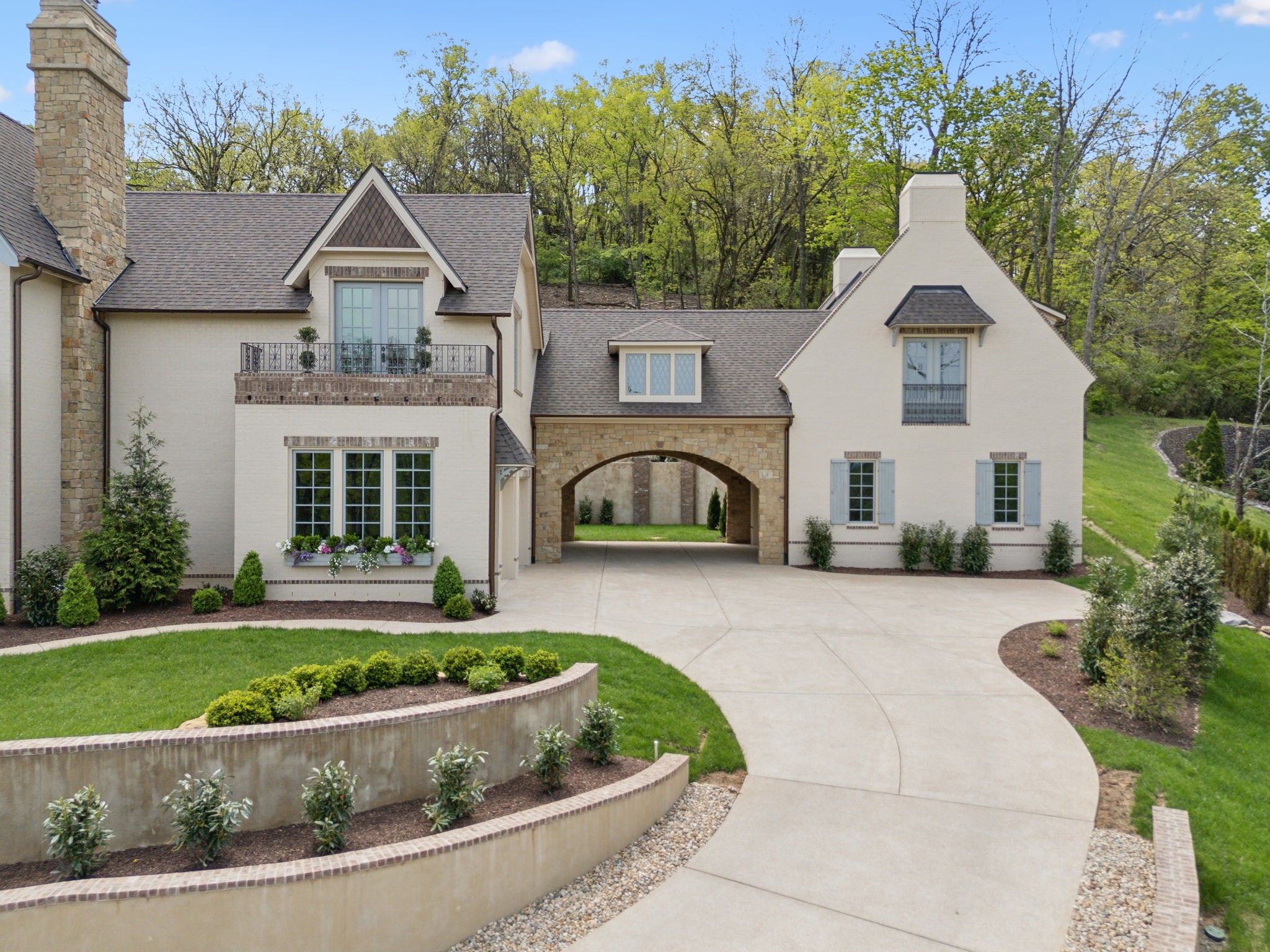 391 The Lady of the Lake Ln