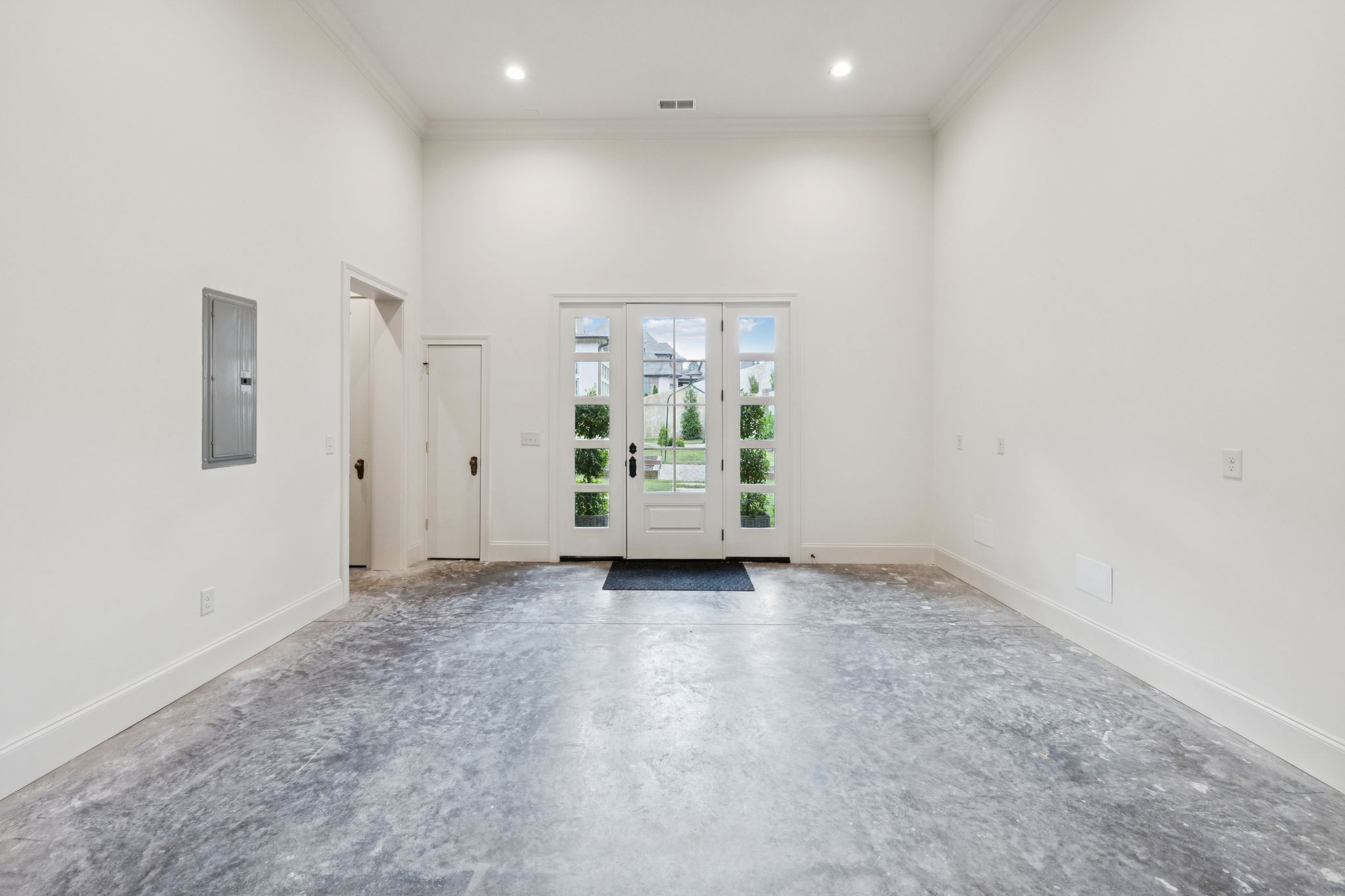 391 The Lady of the Lake Ln