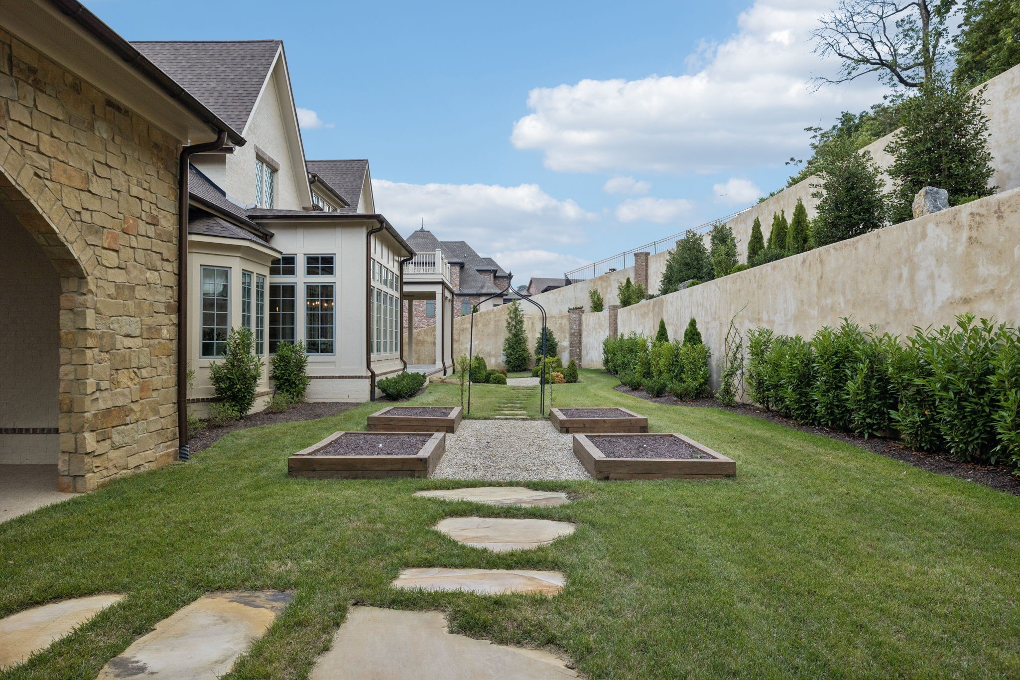 391 The Lady of the Lake Ln