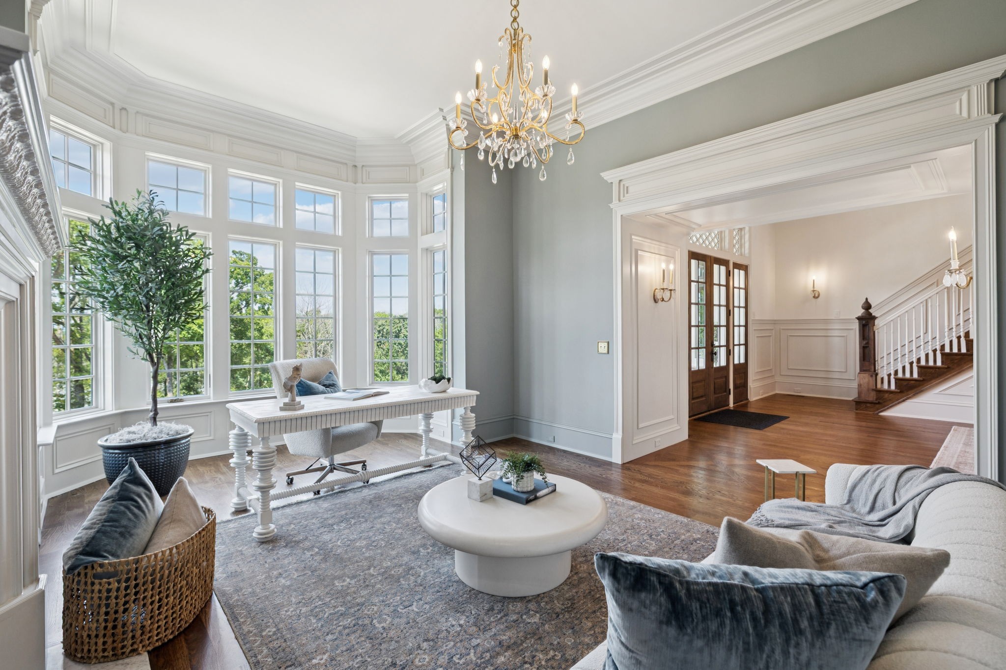 391 The Lady of the Lake Ln