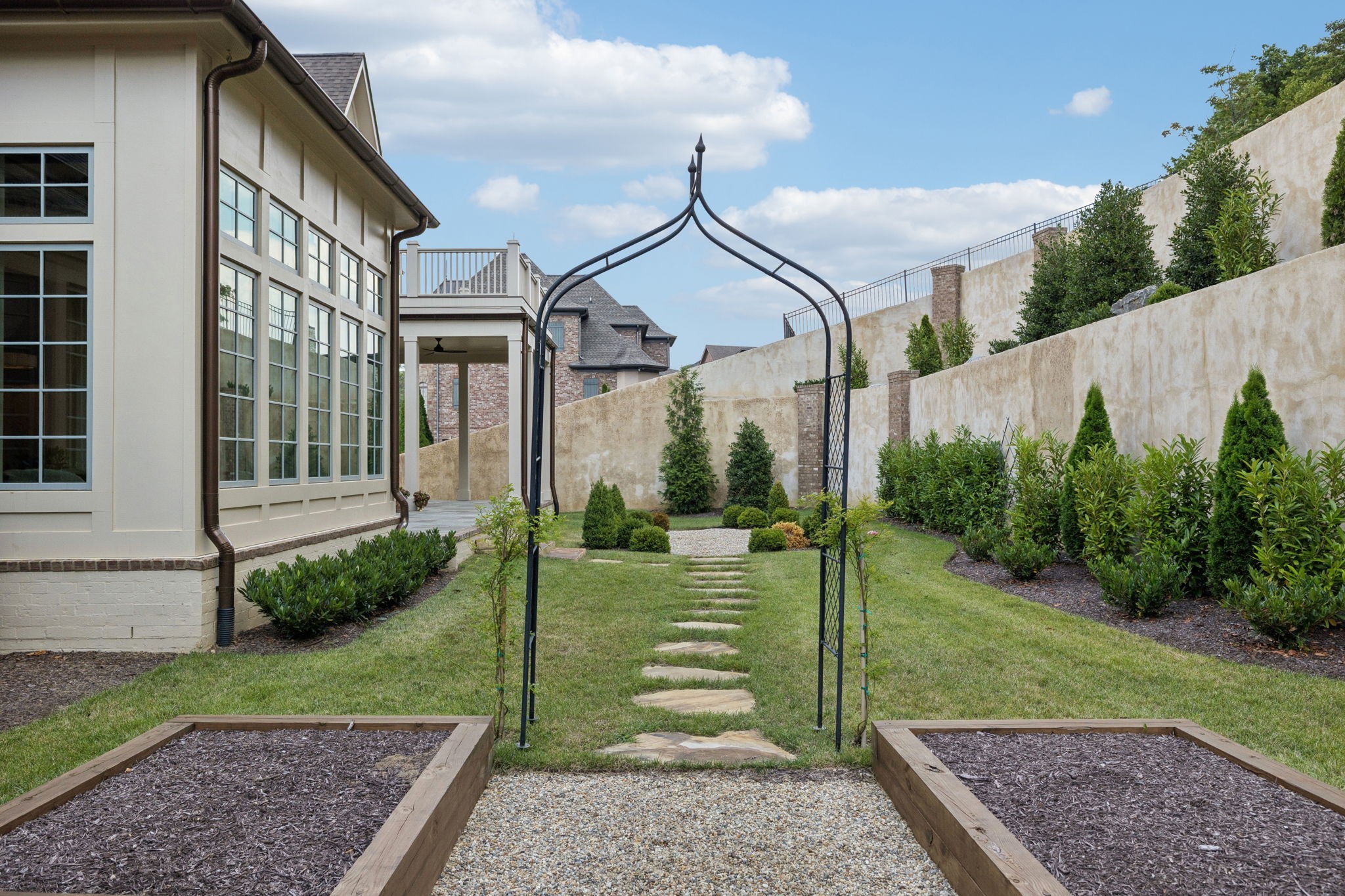 391 The Lady of the Lake Ln