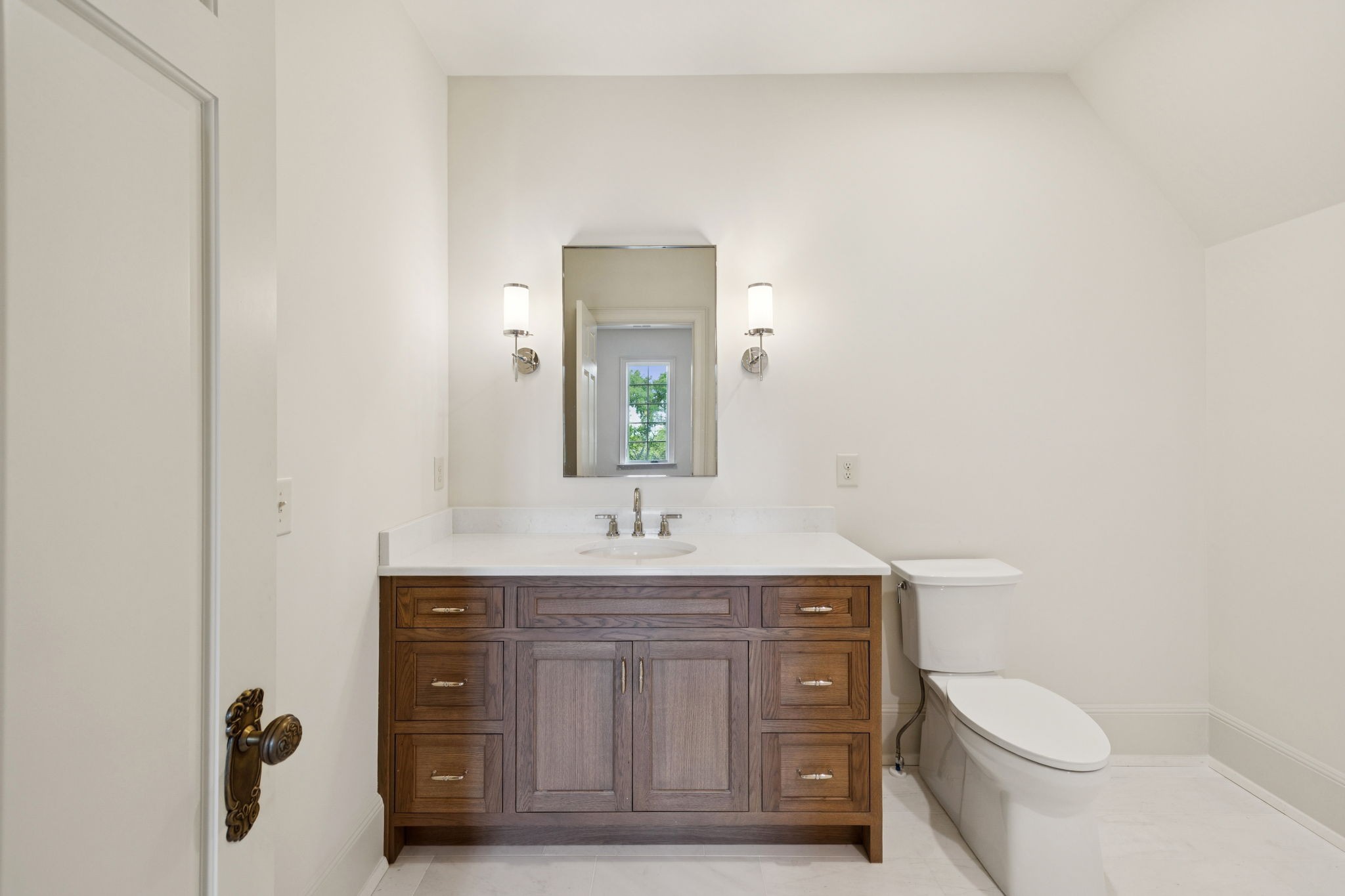 391 The Lady of the Lake Ln