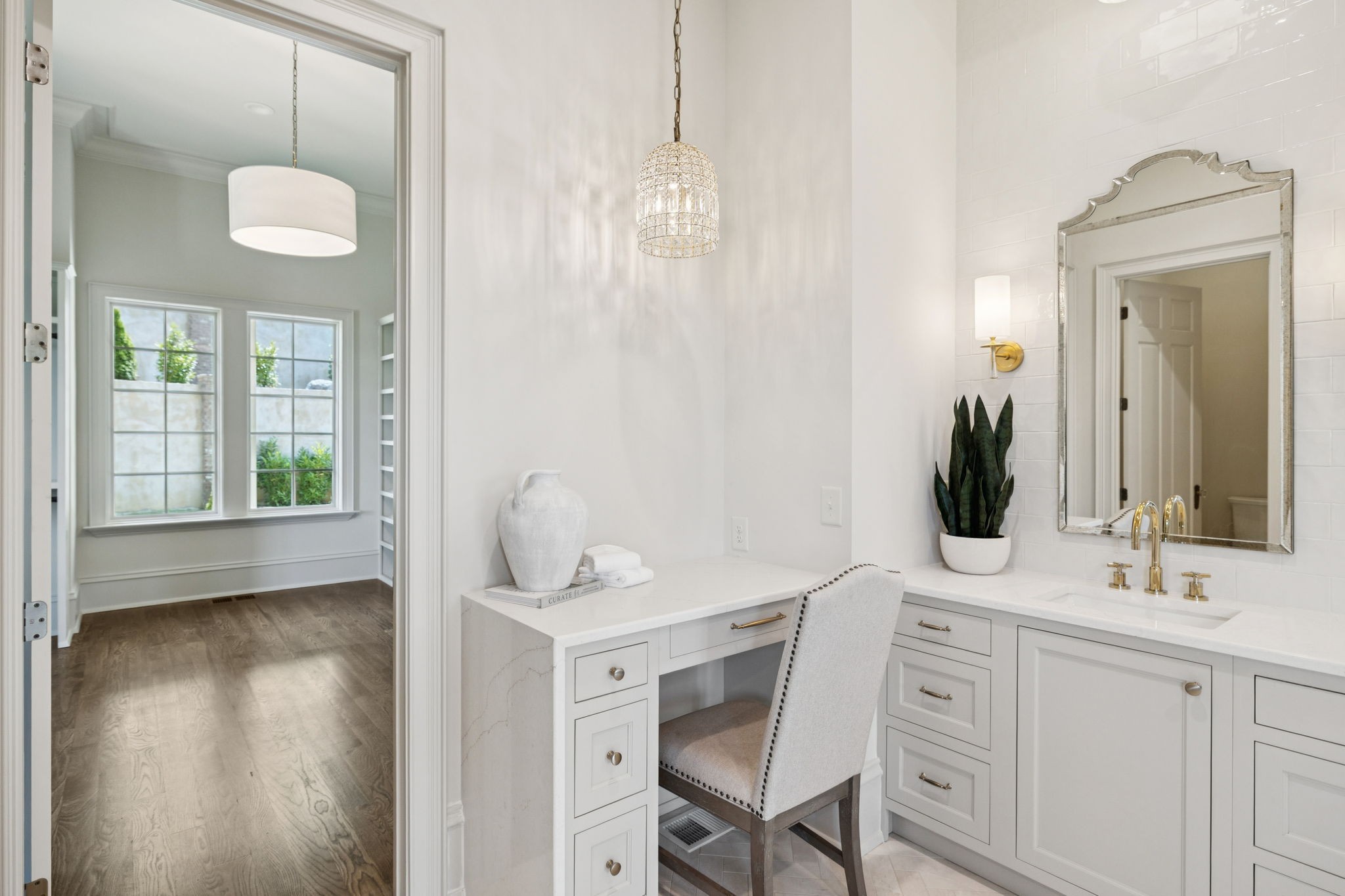 391 The Lady of the Lake Ln