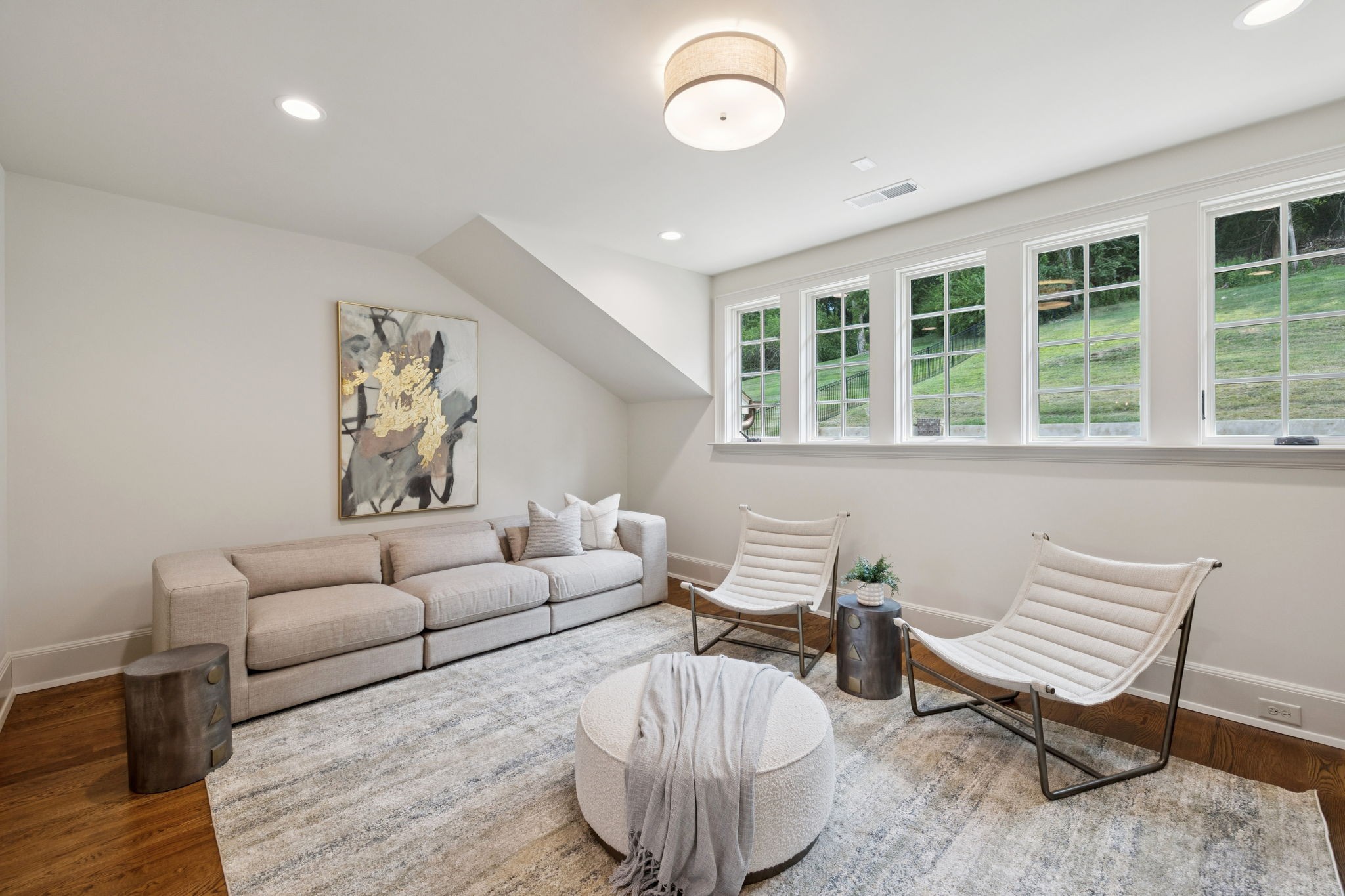 391 The Lady of the Lake Ln