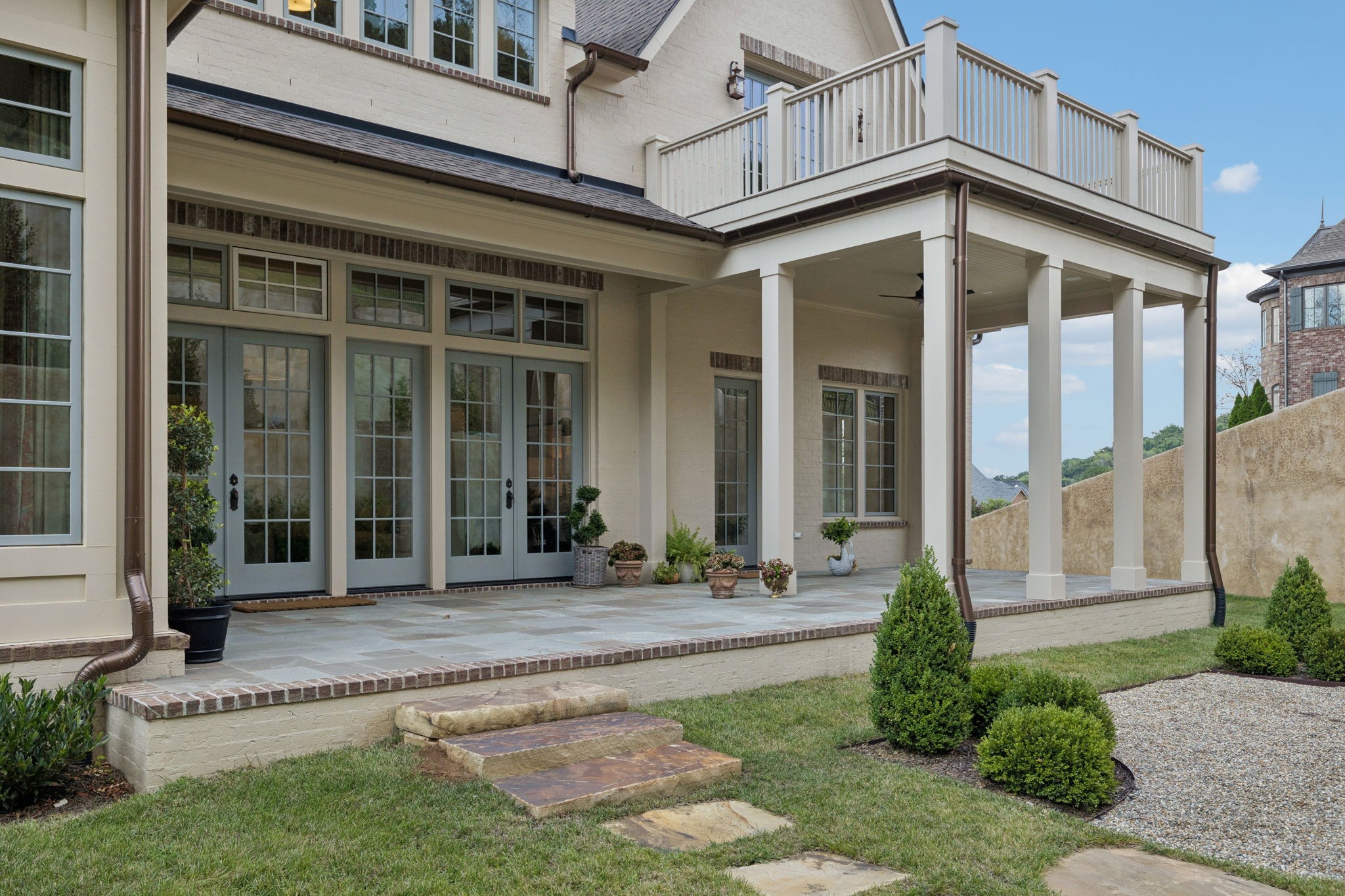 391 The Lady of the Lake Ln