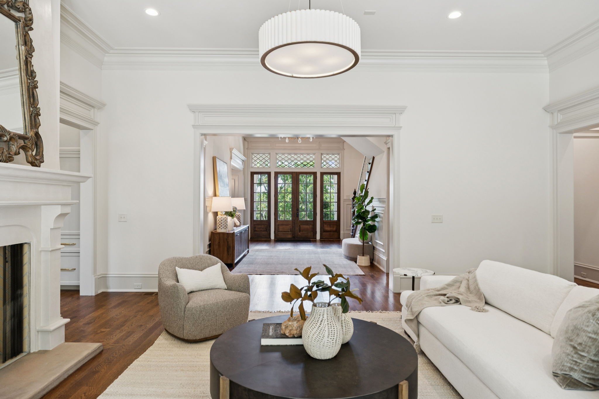 391 The Lady of the Lake Ln