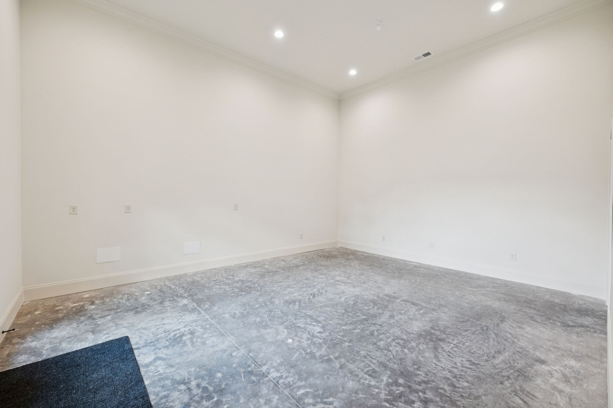 391 The Lady of the Lake Ln