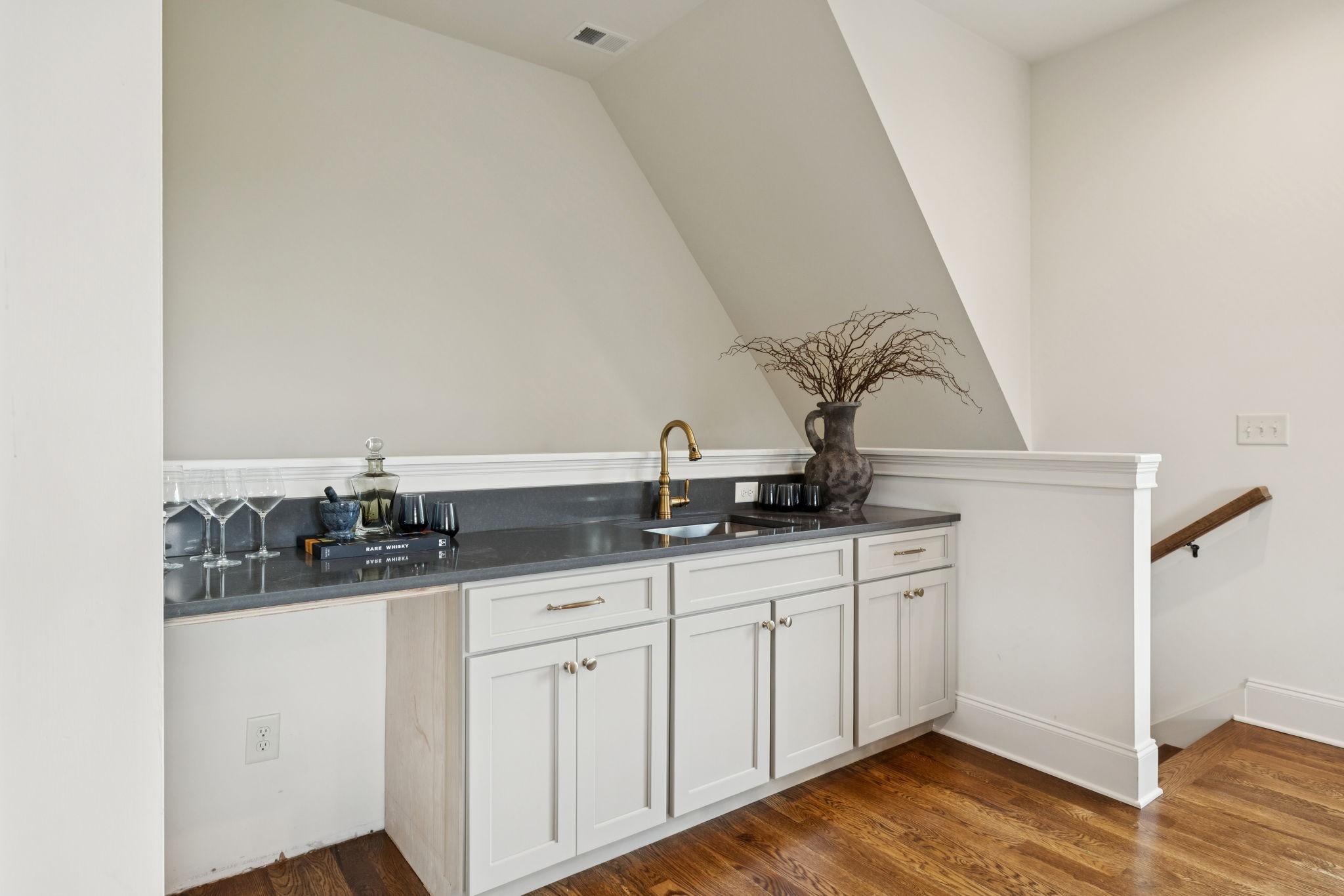 391 The Lady of the Lake Ln