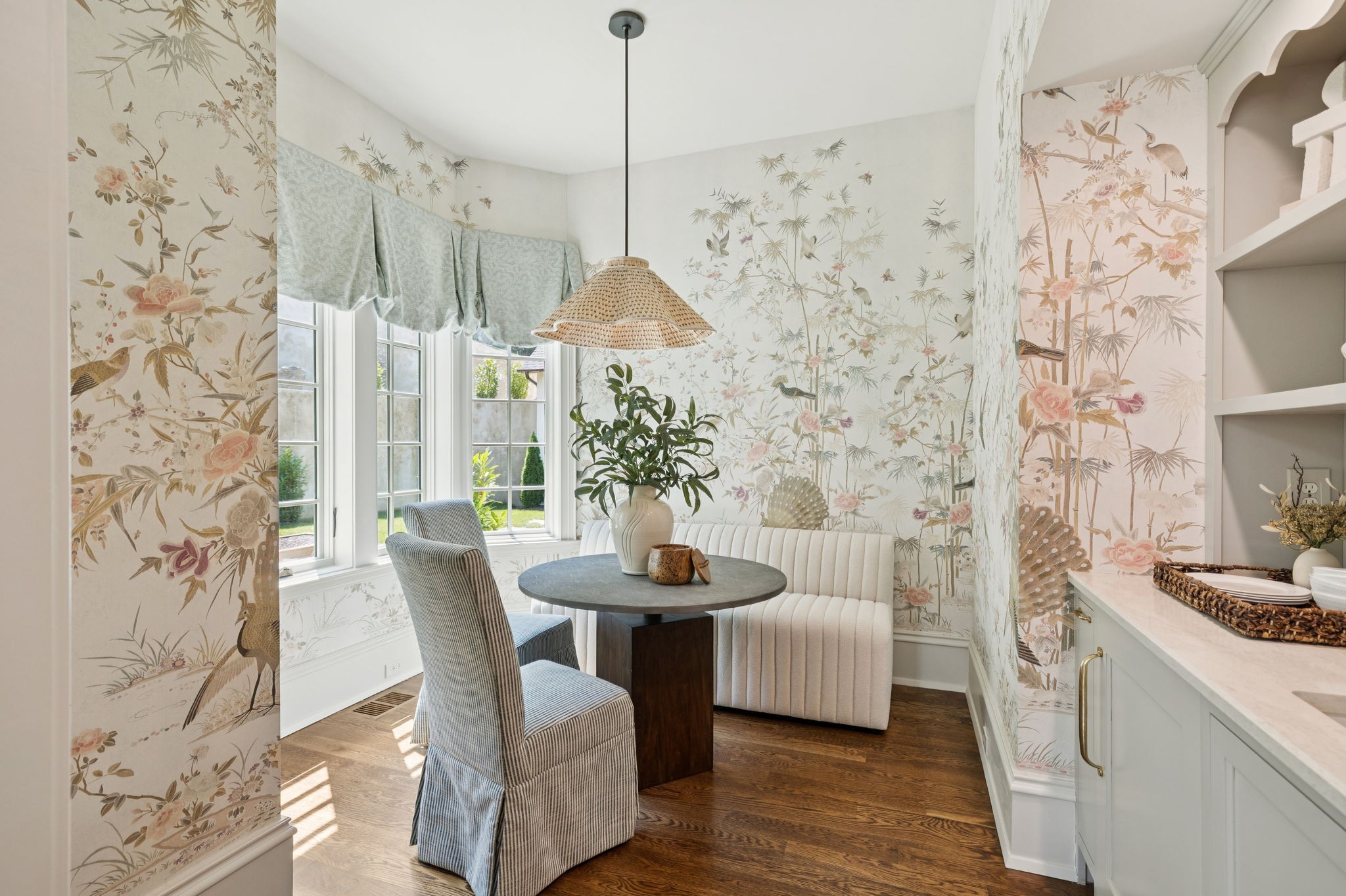 391 The Lady of the Lake Ln