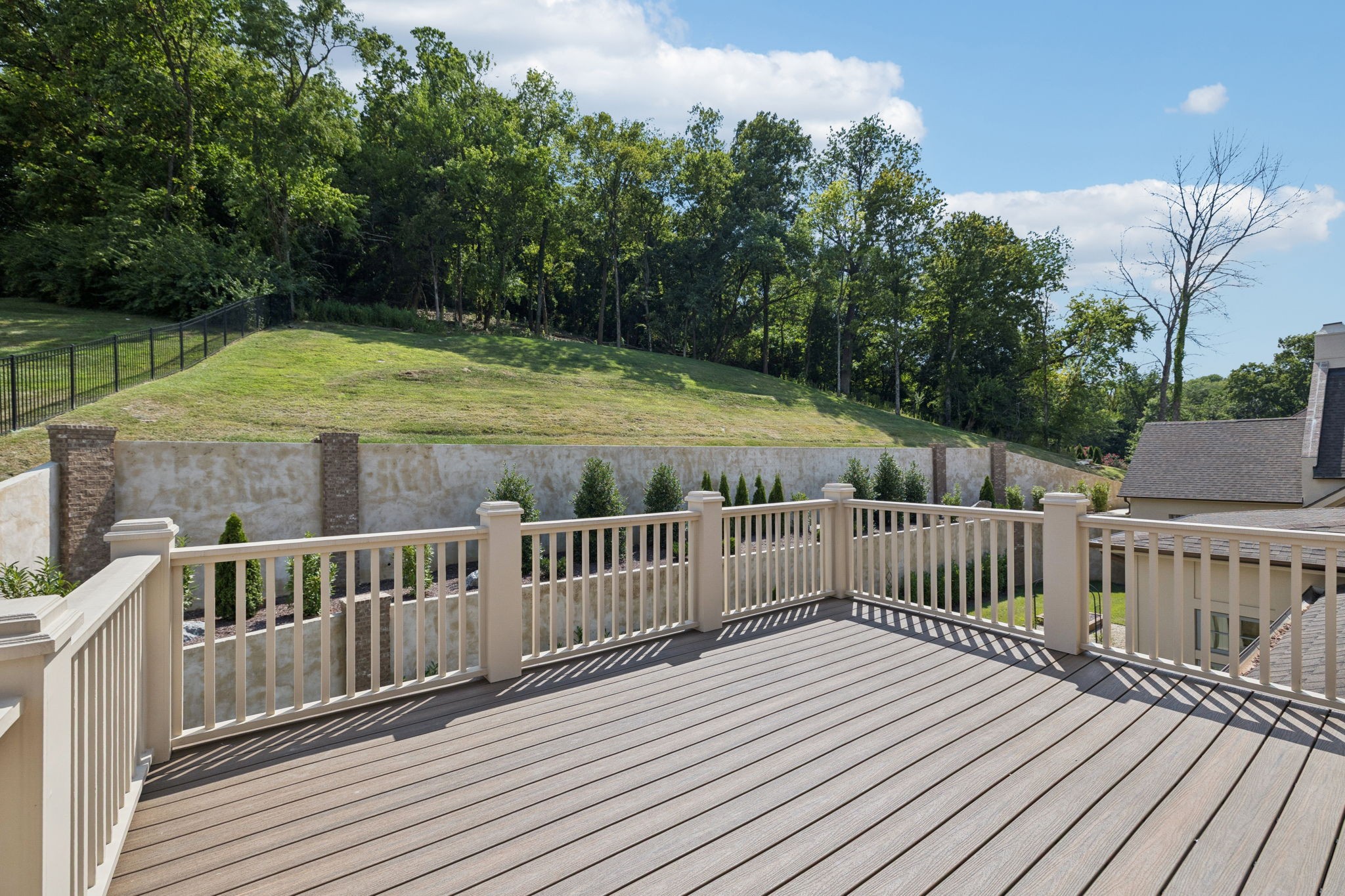 391 The Lady of the Lake Ln