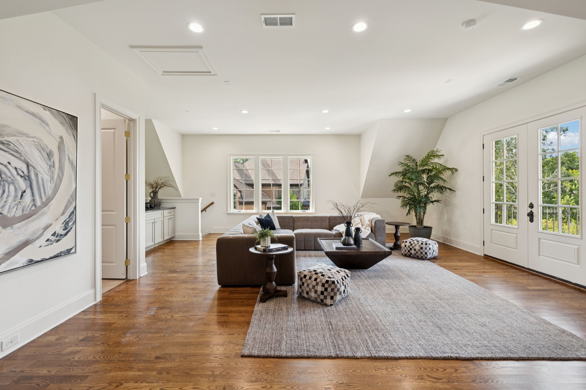 391 The Lady of the Lake Ln