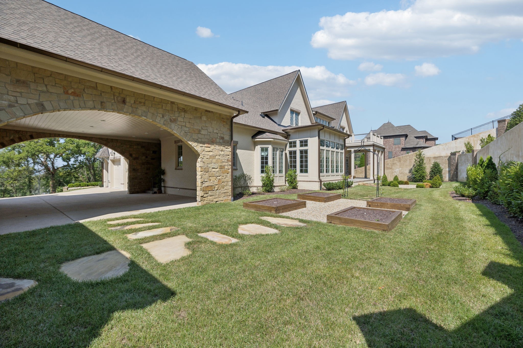 391 The Lady of the Lake Ln