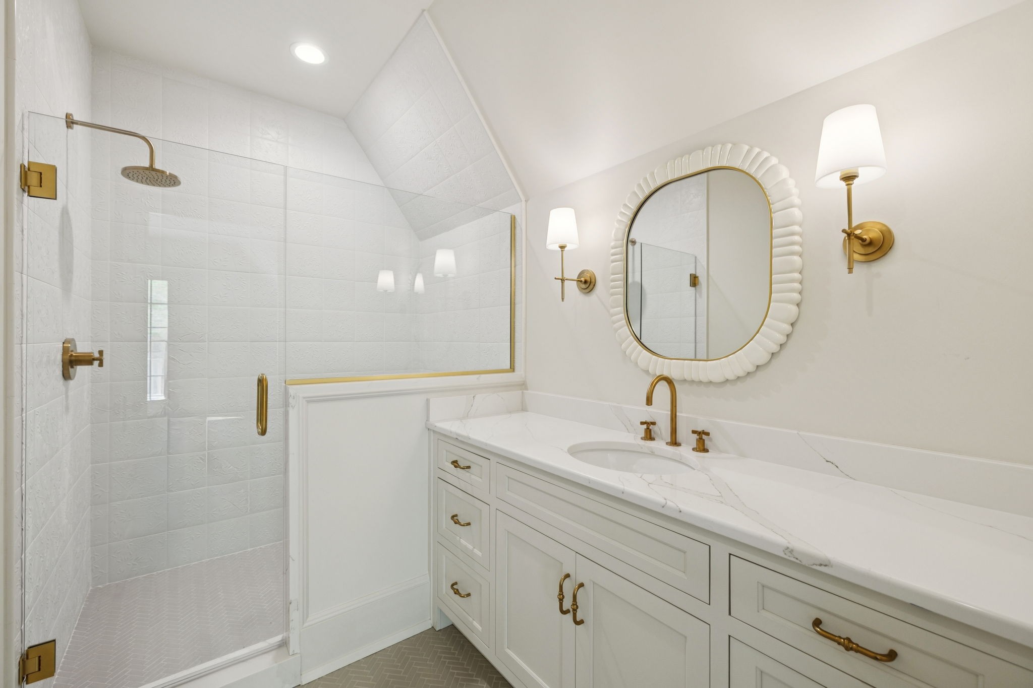 391 The Lady of the Lake Ln