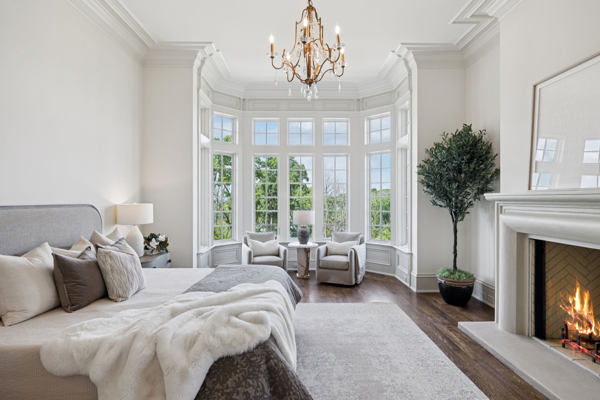 391 The Lady of the Lake Ln