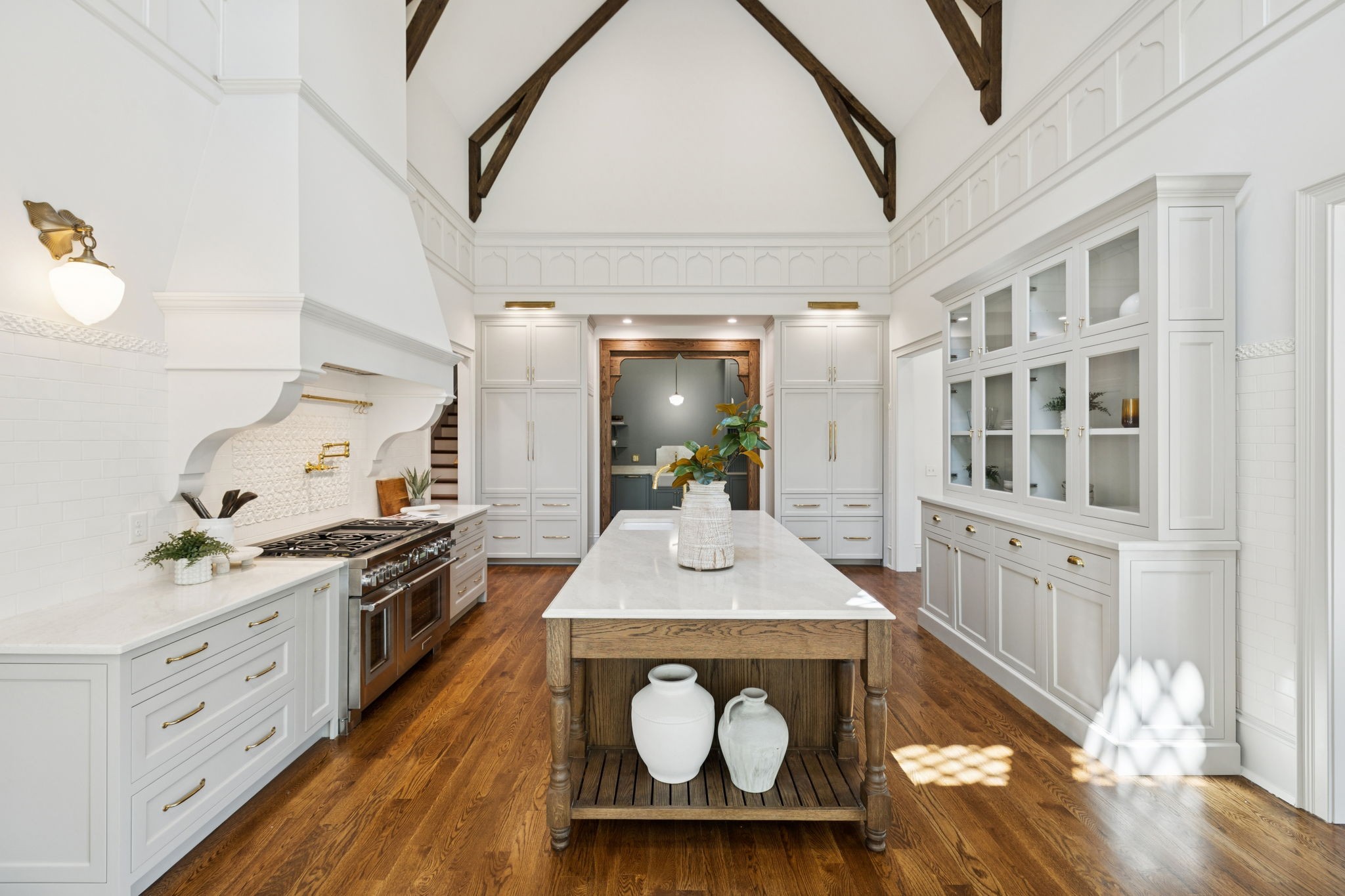 391 The Lady of the Lake Ln