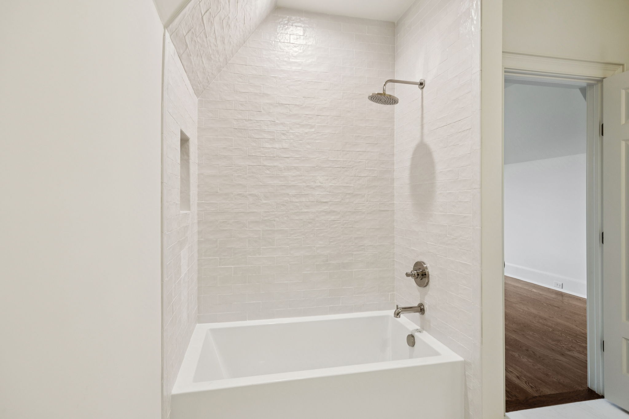 391 The Lady of the Lake Ln